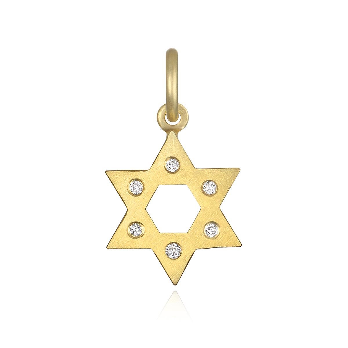 Beautifully handcrafted in 18K Green Gold this Star of David charm is studded with white diamonds. The cable chain is 16-18