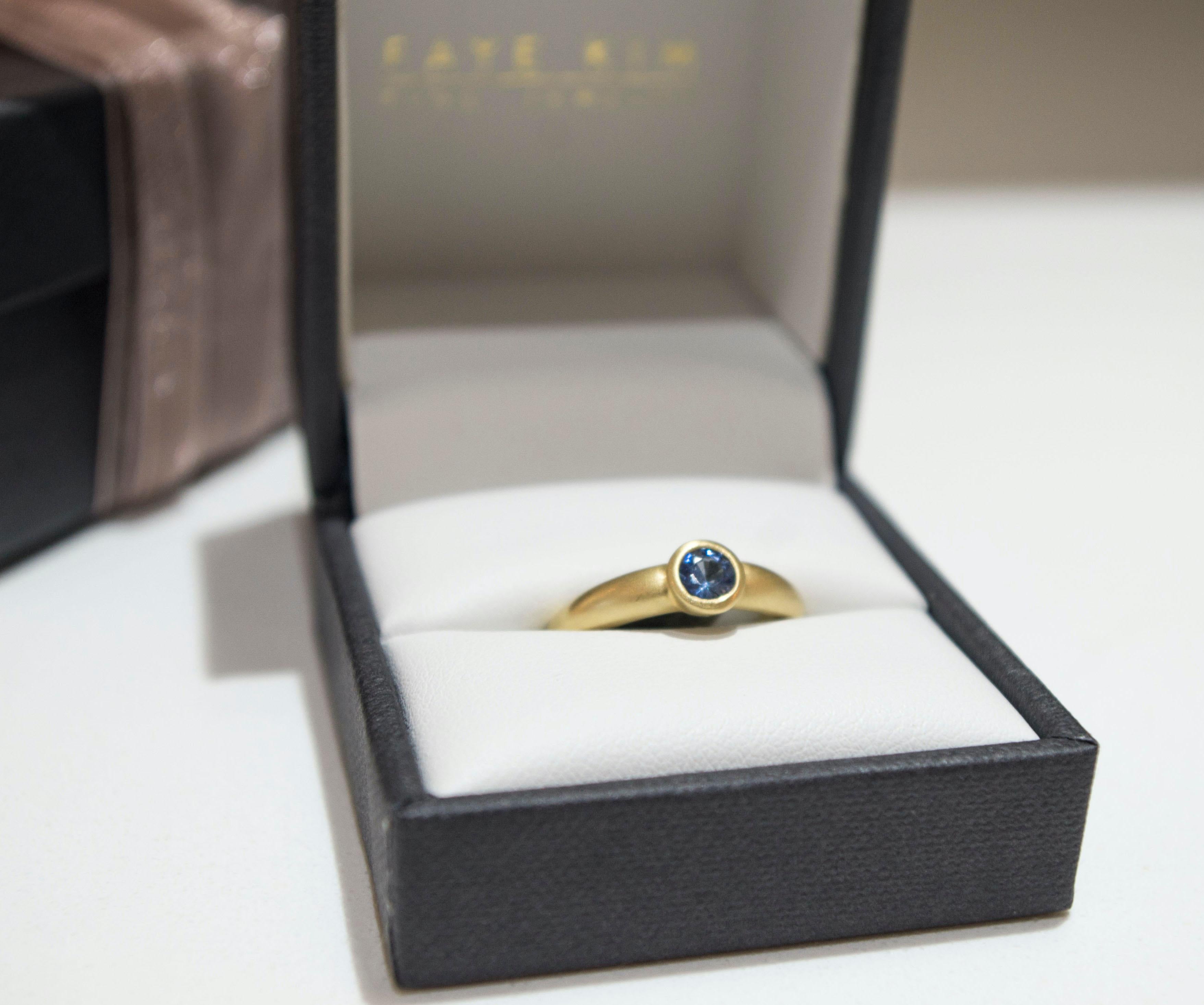 Round Cut Faye Kim 18 Karat Gold Blue Ceylon Sapphire Bezel Ring