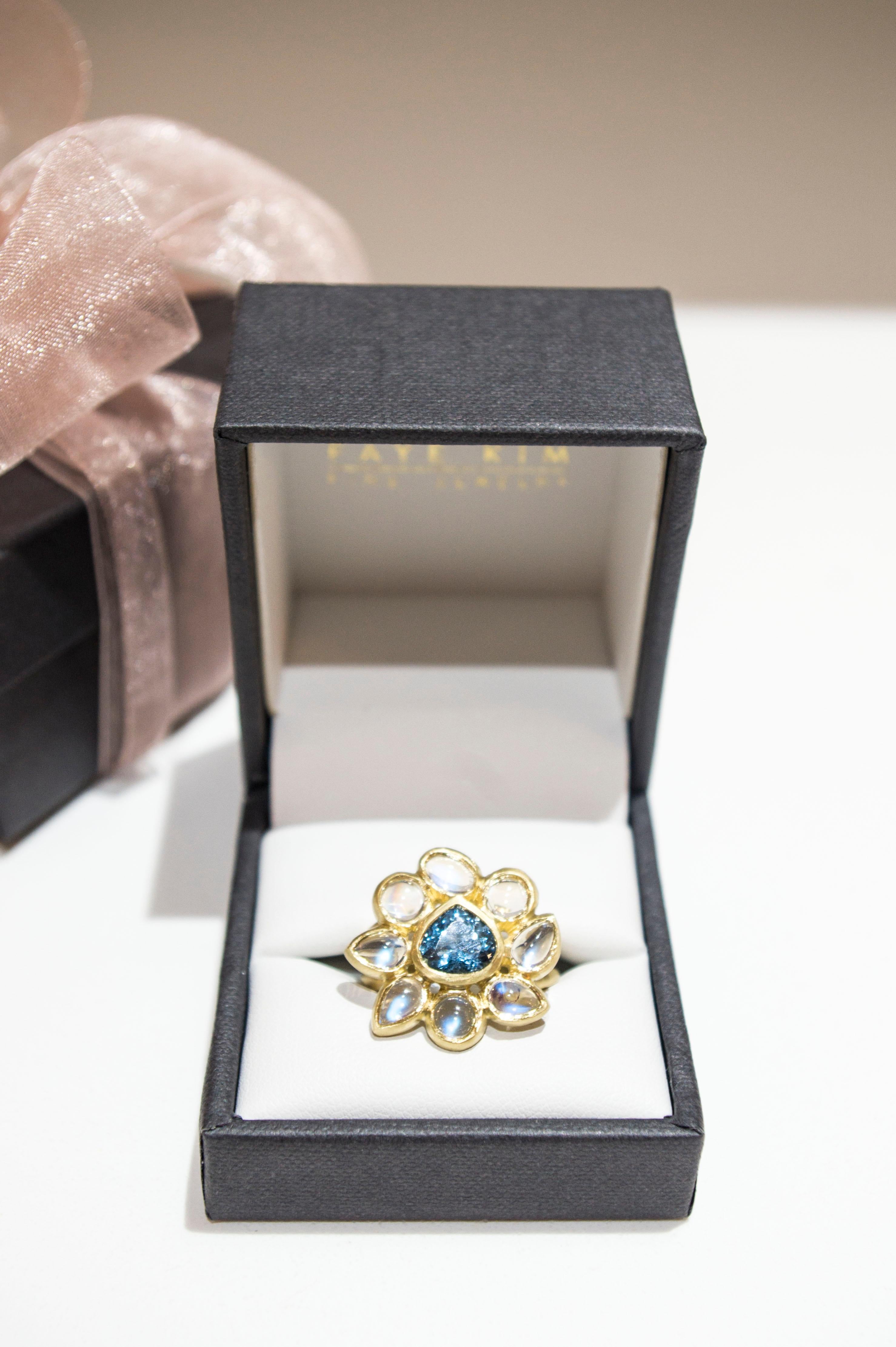 Faye Kim 18k Gold Blue Moonstone and Mozambique Aquamarine Daisy Cocktail Ring In New Condition In Darien, CT