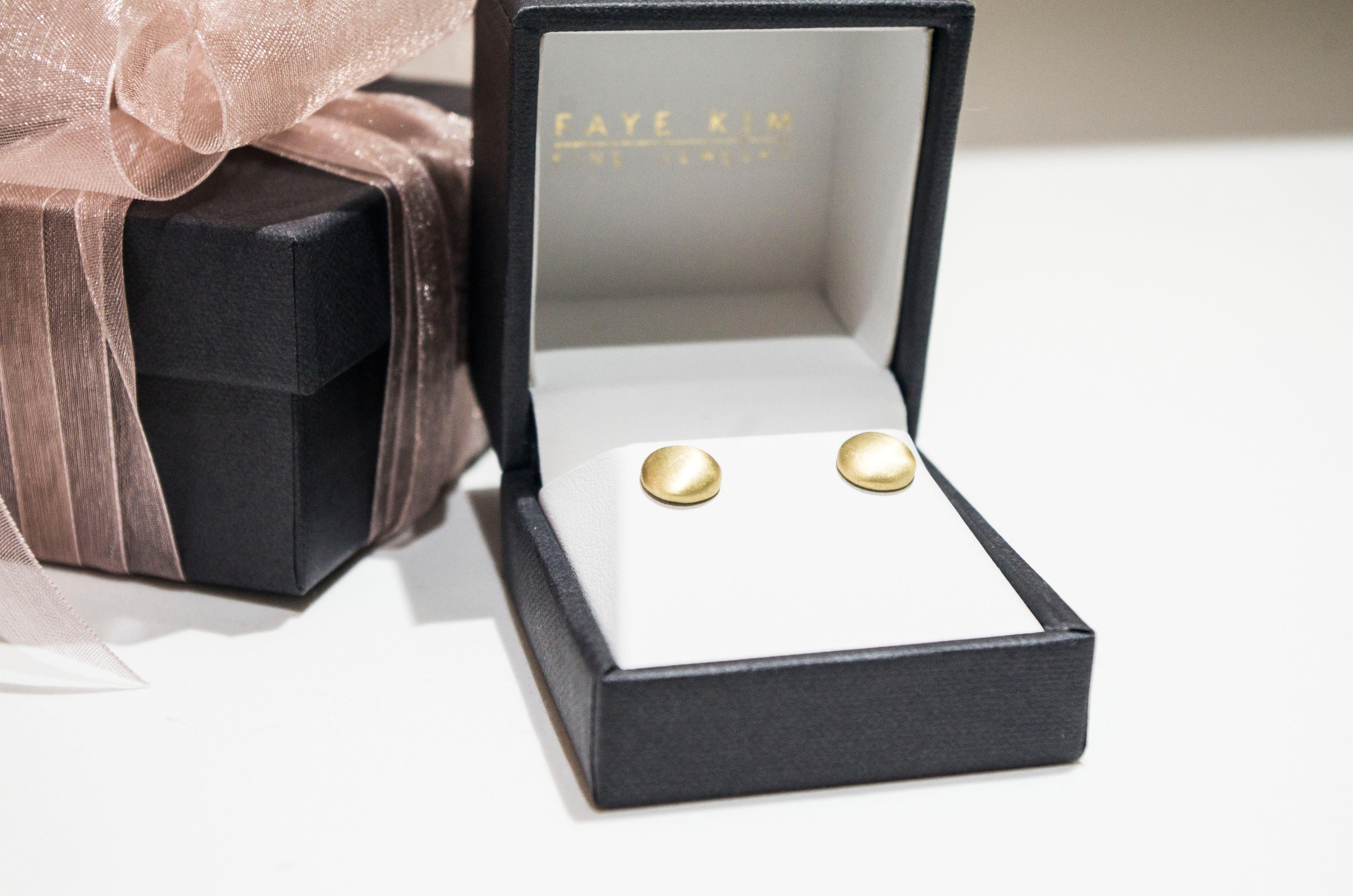 Faye Kim 18 Karat Gold Large Button Studs In New Condition For Sale In Westport, CT
