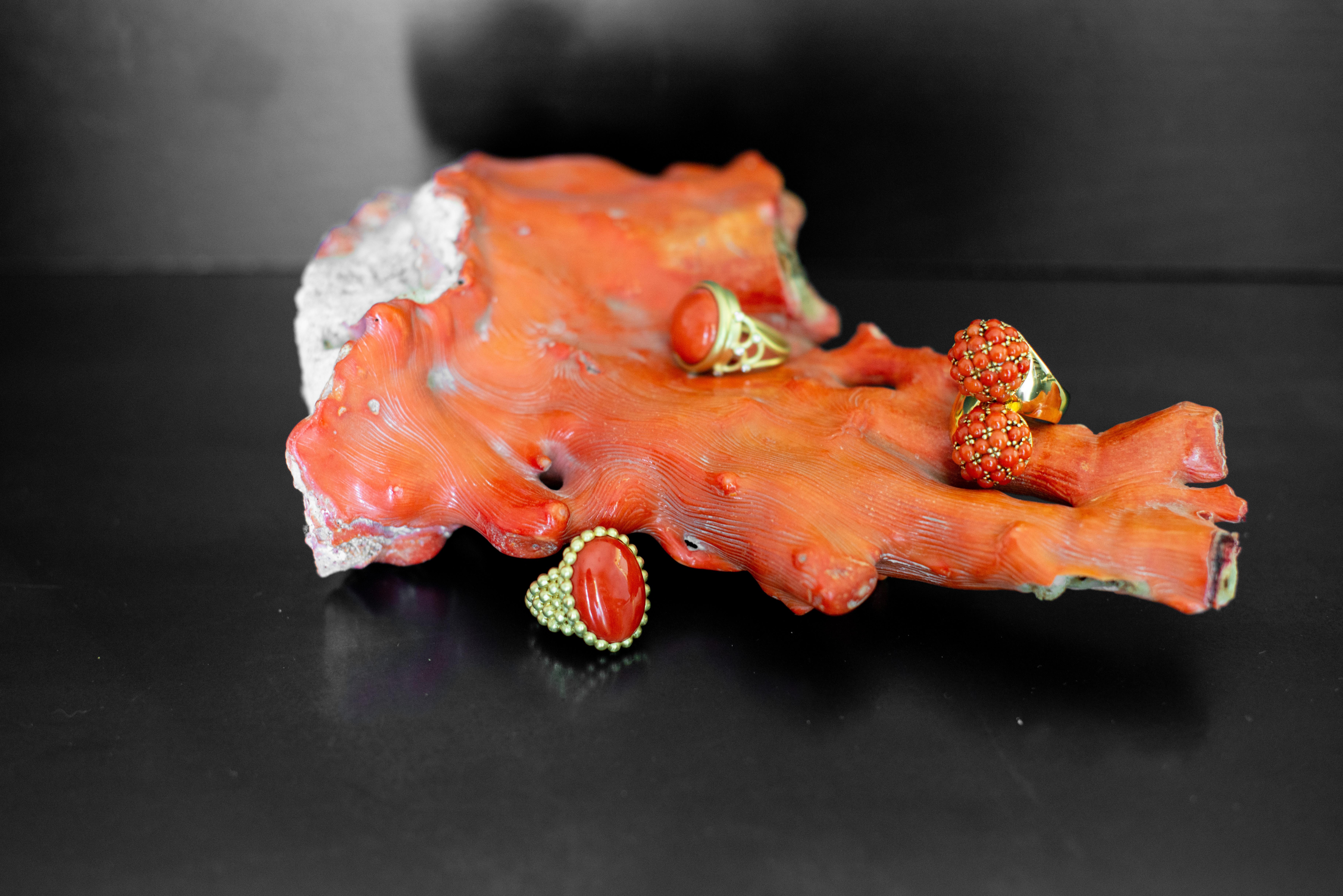 Faye Kim 18k Gold Red Coral Cocktail Ring In New Condition In Westport, CT