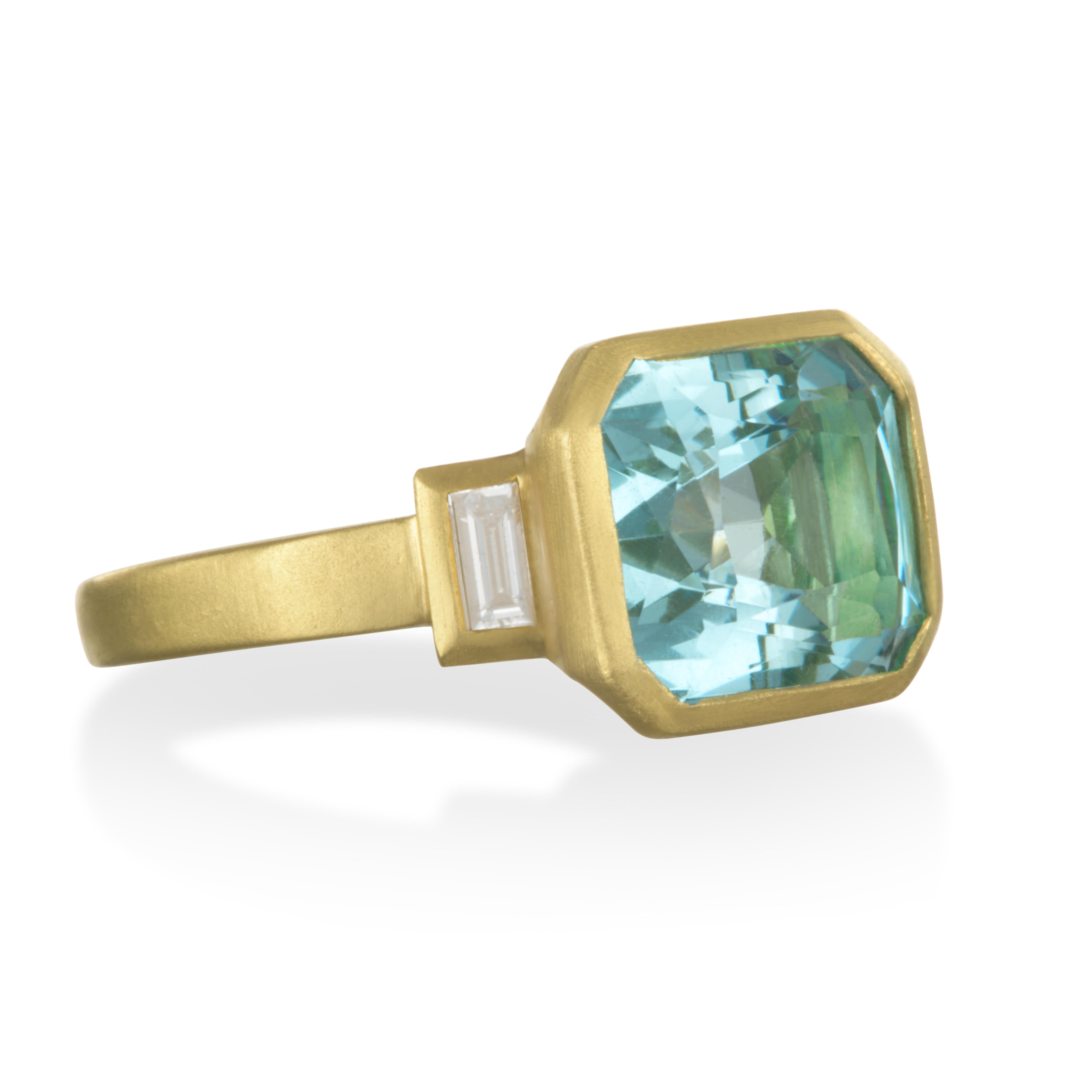 Faye Kim 18k Gold Diamond and Aquamarine Cushion Cut Cocktail Ring

Bright Aquamarine with stacked diamond baguettes make for the most stunning combination.  

Diamond Baguettes - .23 cts. twt
Aquamarine - 4.68 cts. twt

Size 6.75

Made in the USA