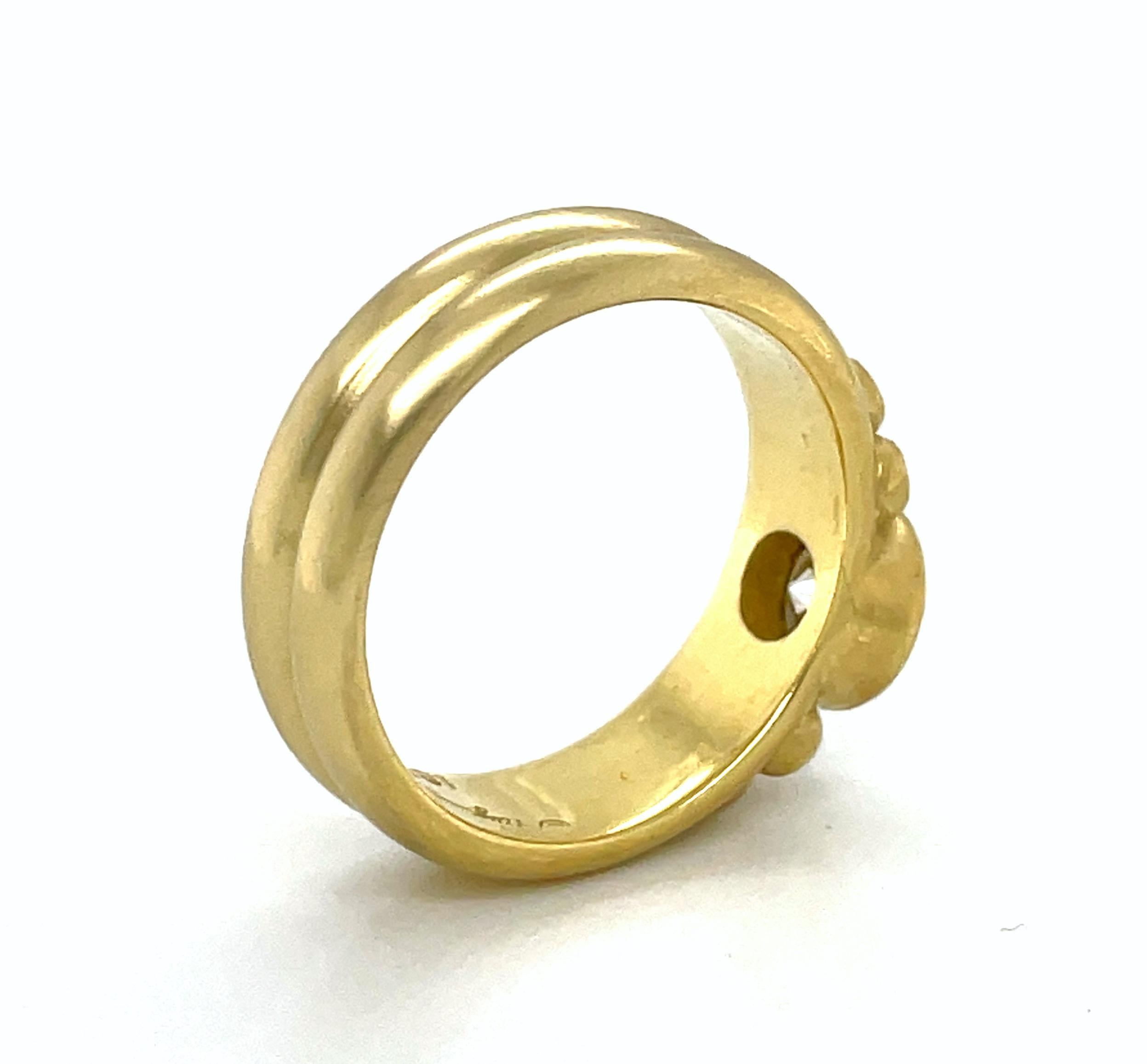 Faye Kim, bague de fiançailles en or 18 carats monture chaton, triples diamants granulés Neuf - En vente à Darien, CT