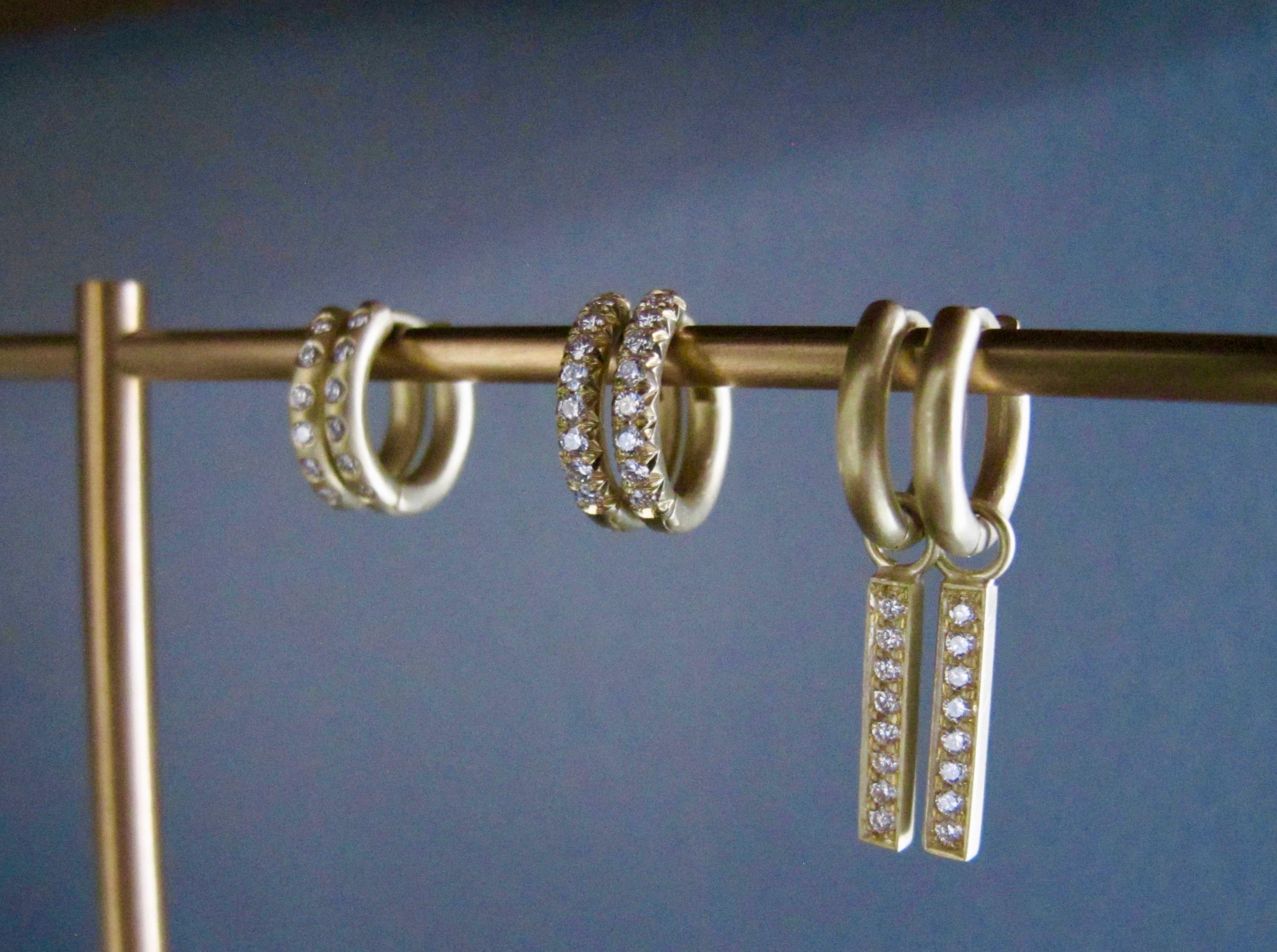 Faye Kim 18 Karat Gold Diamond Pavé Bar Drops on Huggy Hoops In New Condition For Sale In Westport, CT