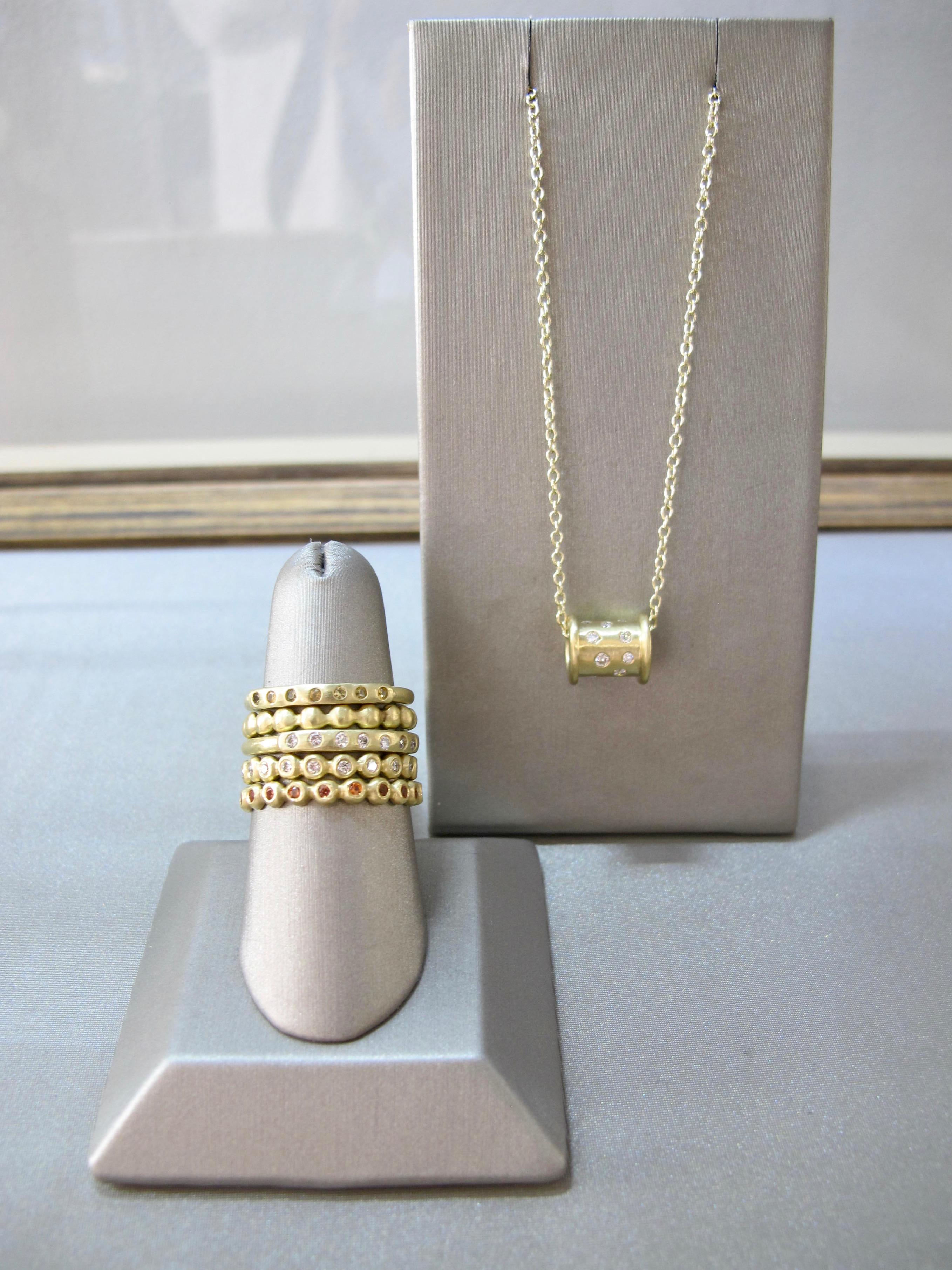 Handmade in 18k Green Gold and studded with white diamonds Faye Kim's modern spool necklace design is a great addition to any jewelry box. Wear alone or layered, the look is timeless and fit for every day.

Cable chain is 16-18