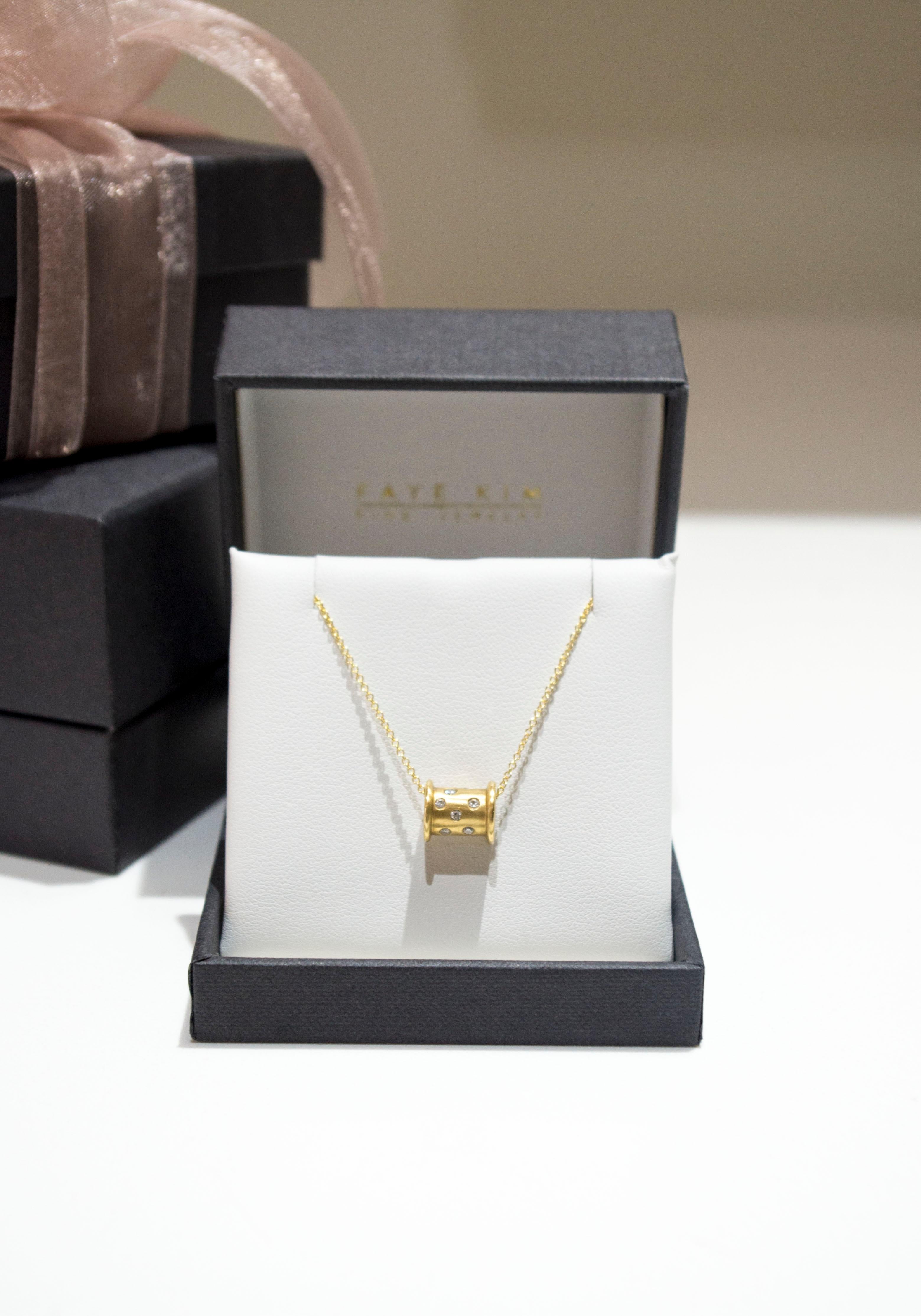 Round Cut Faye Kim 18 Karat Gold Diamond Spool Necklace