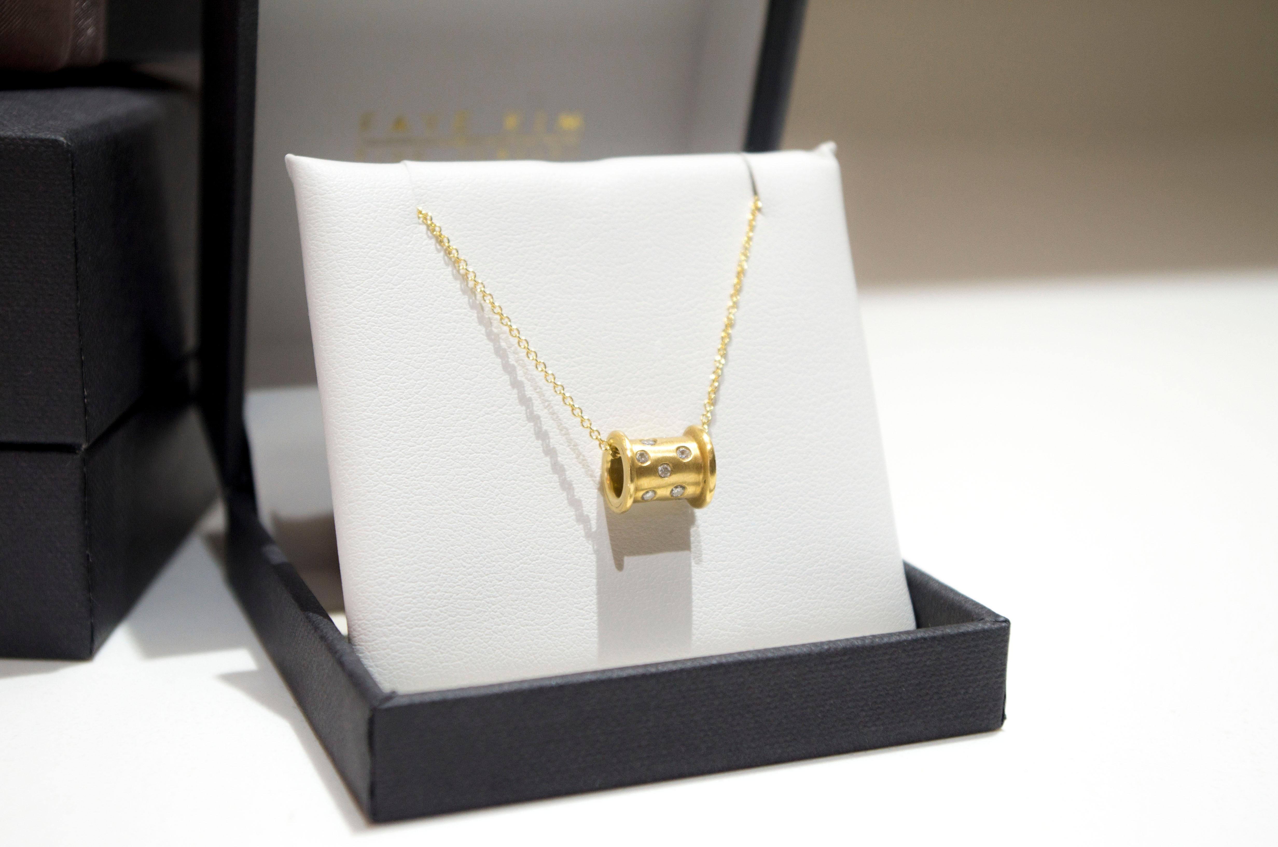 Faye Kim 18 Karat Gold Diamond Spool Necklace In New Condition In Westport, CT