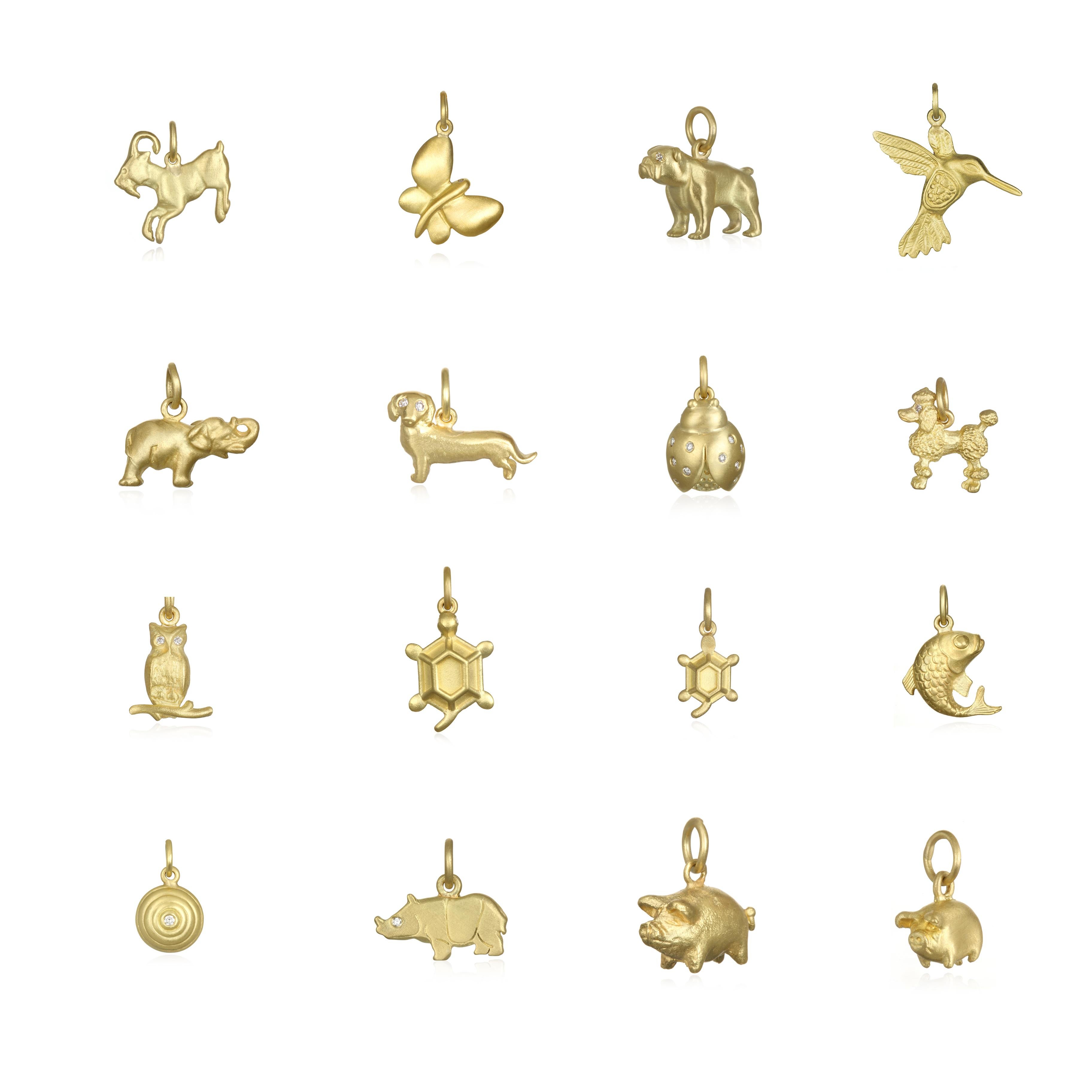 Faye Kim, la collana con charm a forma di elefante in oro 18 kt. In condizioni Nuovo in vendita a Darien, CT