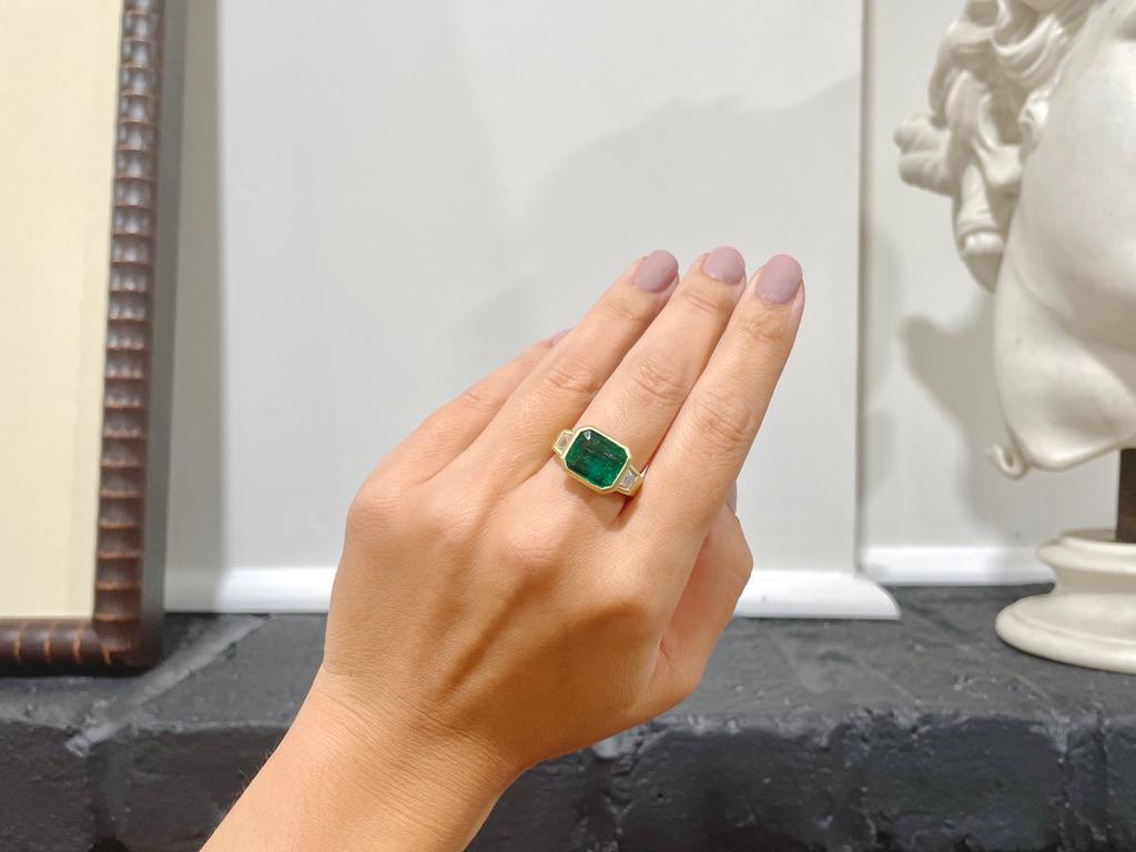 Contemporary Faye Kim 18 Karat Gold Emerald Ring with Trapezoid Diamonds