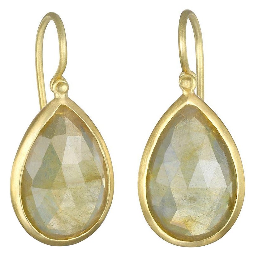 Faye Kim Boucles d'oreilles en or 18 carats avec tranches de saphirs en forme de goutte d'eau facettées
