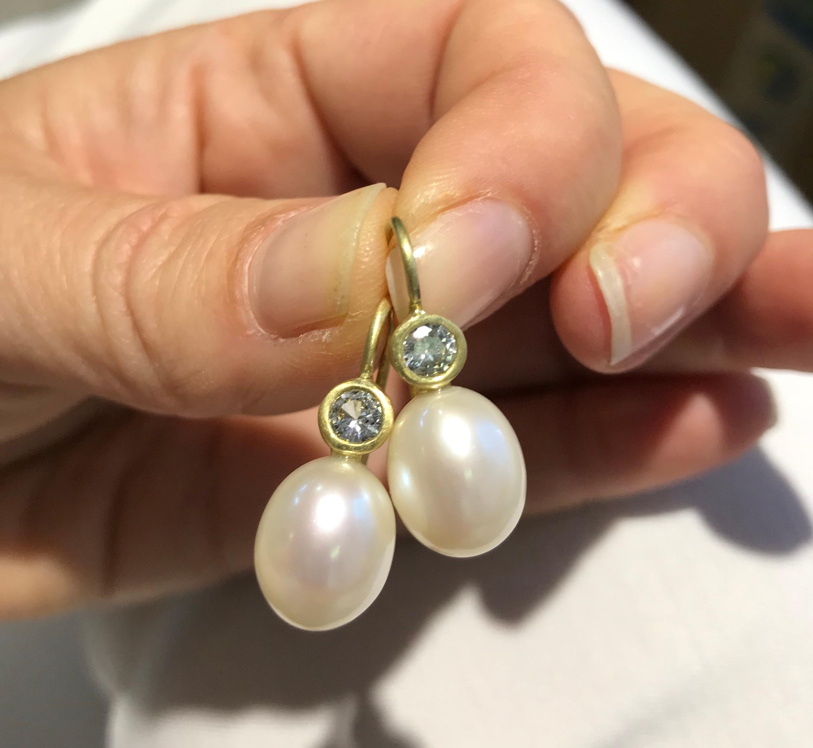 Round Cut Faye Kim 18 Karat Gold Freshwater Pearl White Sapphire Earrings For Sale