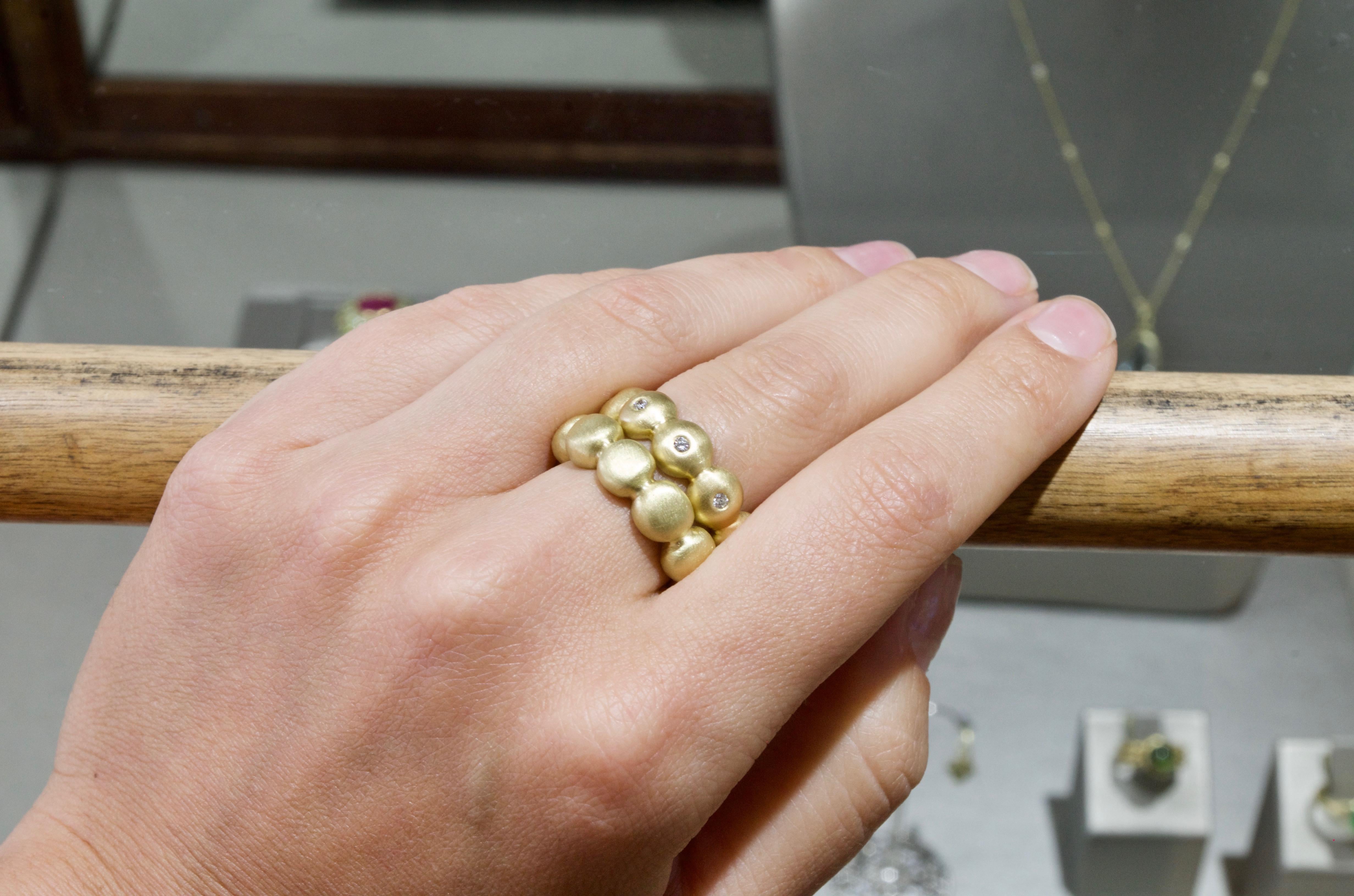 Faye Kim 18 Karat Gold Granulation Blase Ring Stack für Damen oder Herren im Angebot