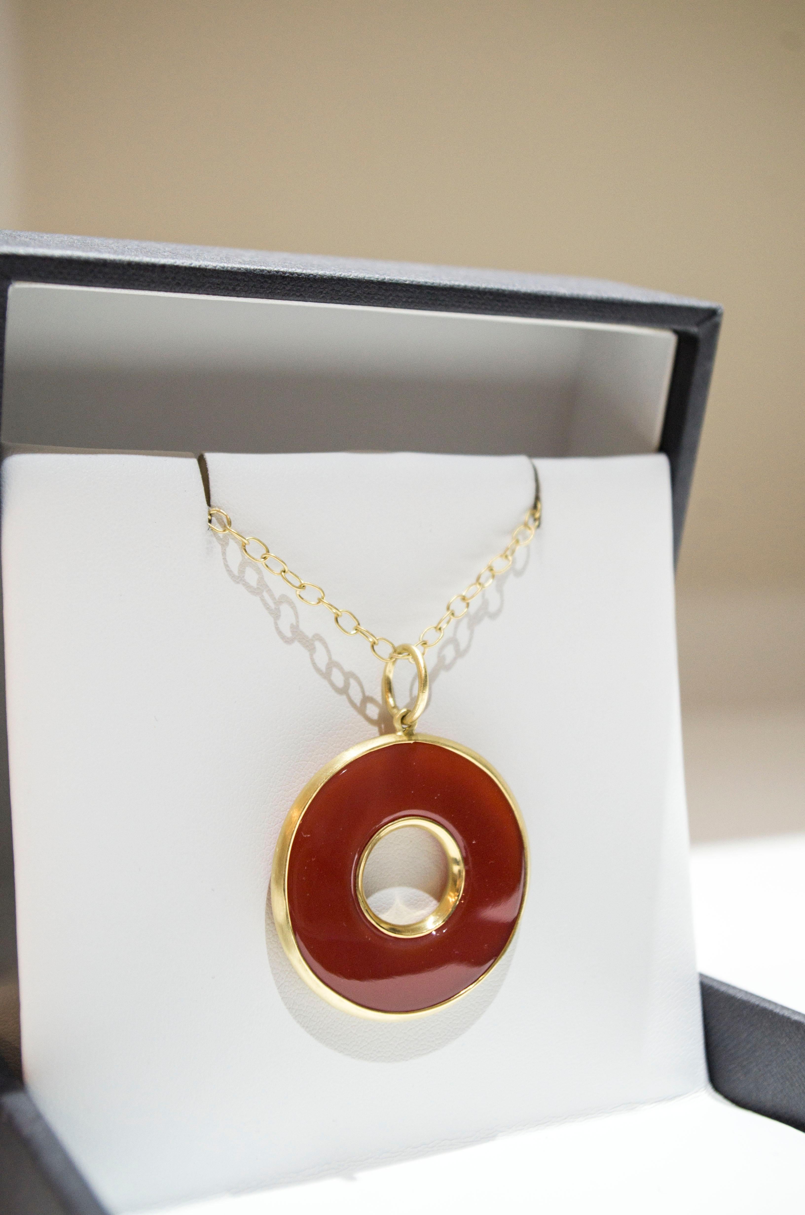 Faye Kim 18k Gold Carnelian Circle of Life Pendant In New Condition In Westport, CT