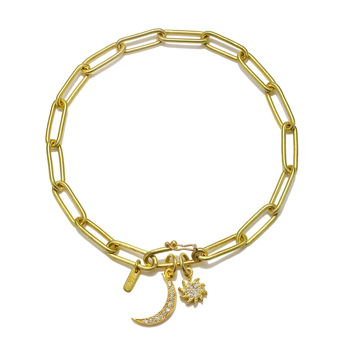 Chic, versatile and so wearable!
Faye Kim's solid 18k gold* handmade paper clip link chain bracelet can be worn alone, layered with others, or dressed up with charms.  
Sleek and elegant with just the right amount of heft to elevate your everyday