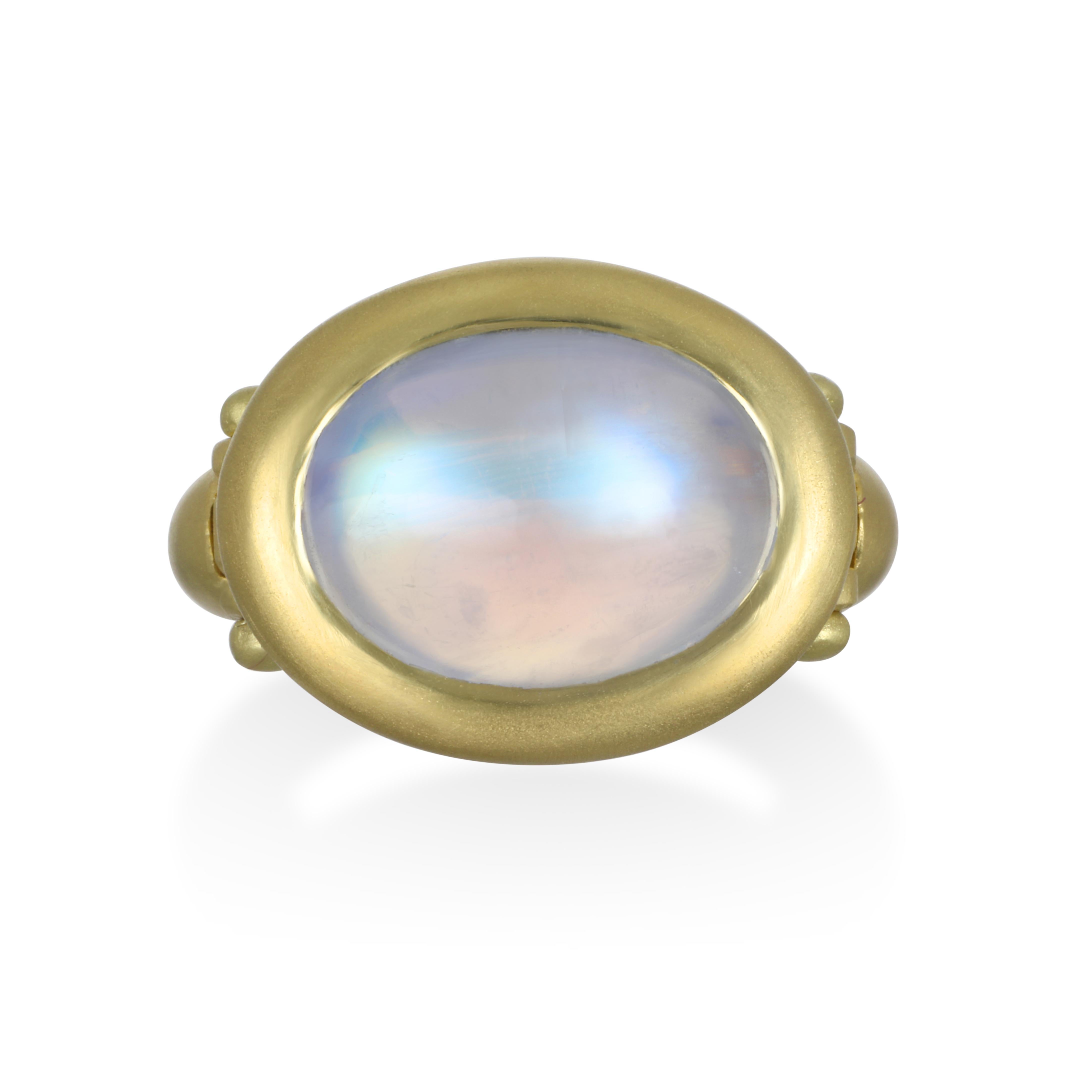 Faye Kim 18 Karat Gold Hinged Oval Moonstone Ring In New Condition In Westport, CT