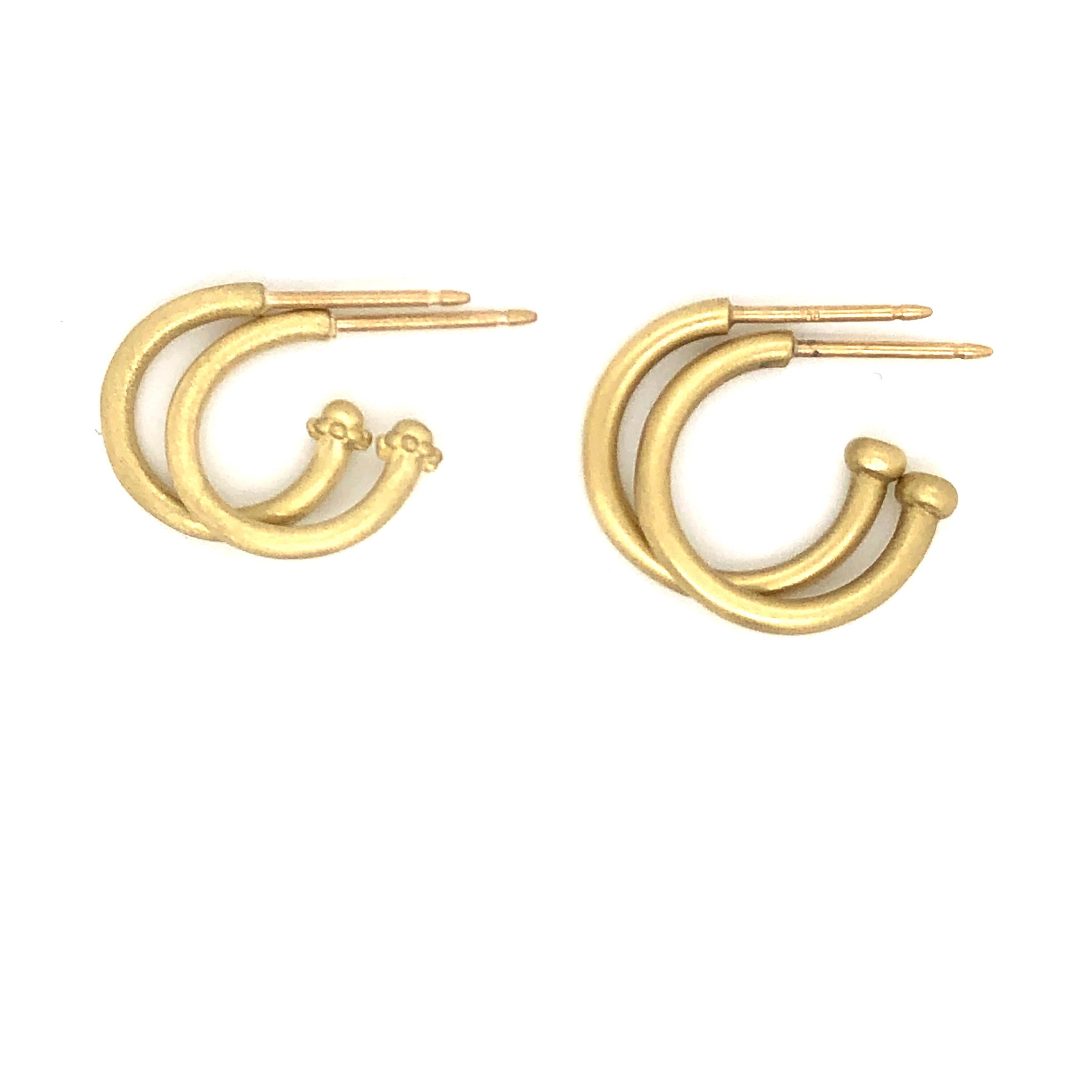 Contemporary Faye Kim 18 Karat Gold Hoop Earrings with Blue Sapphire Drops