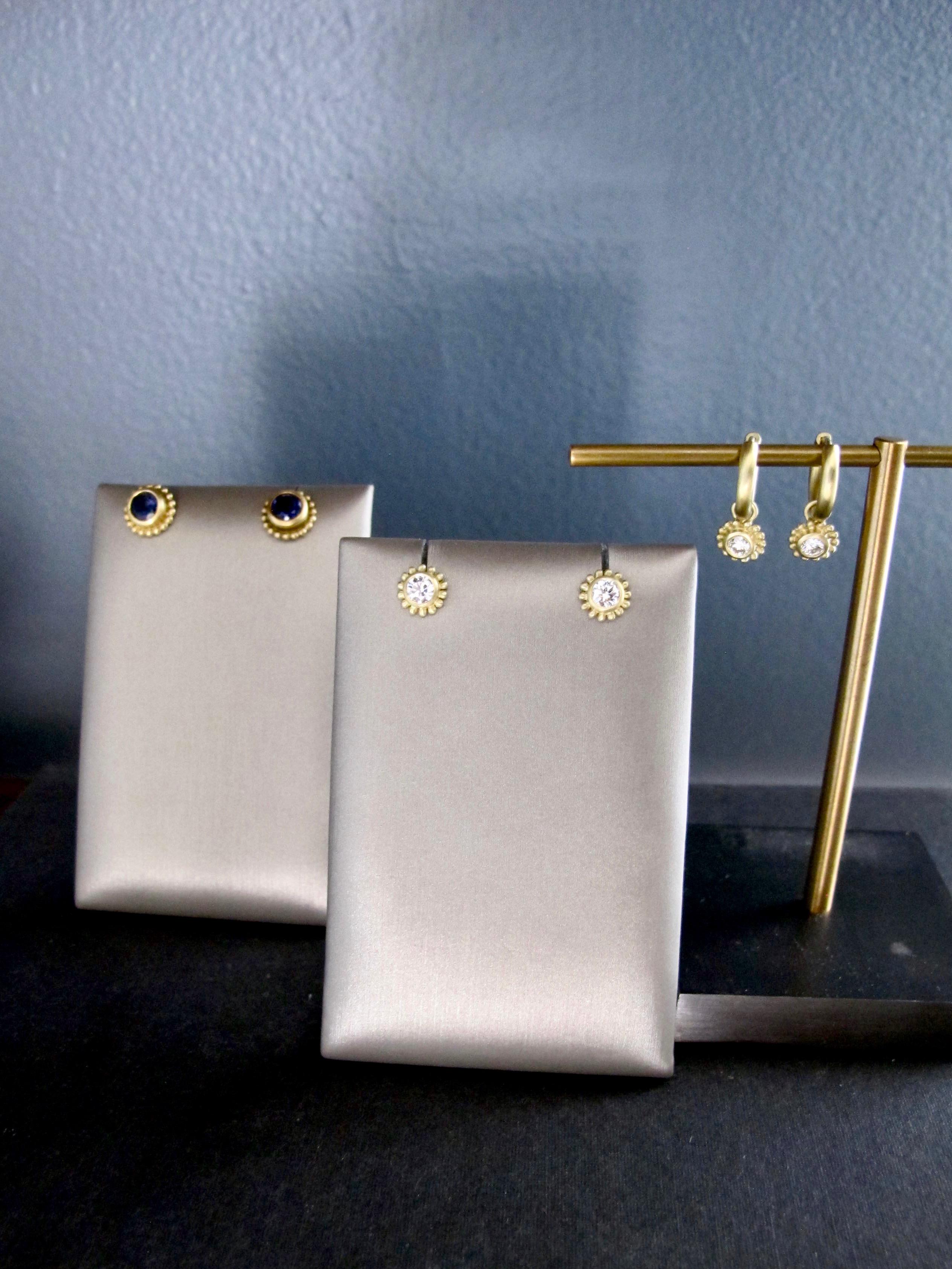 Contemporary Faye Kim 18 Karat Gold Huggy Hoop Earrings with Diamond Drops For Sale