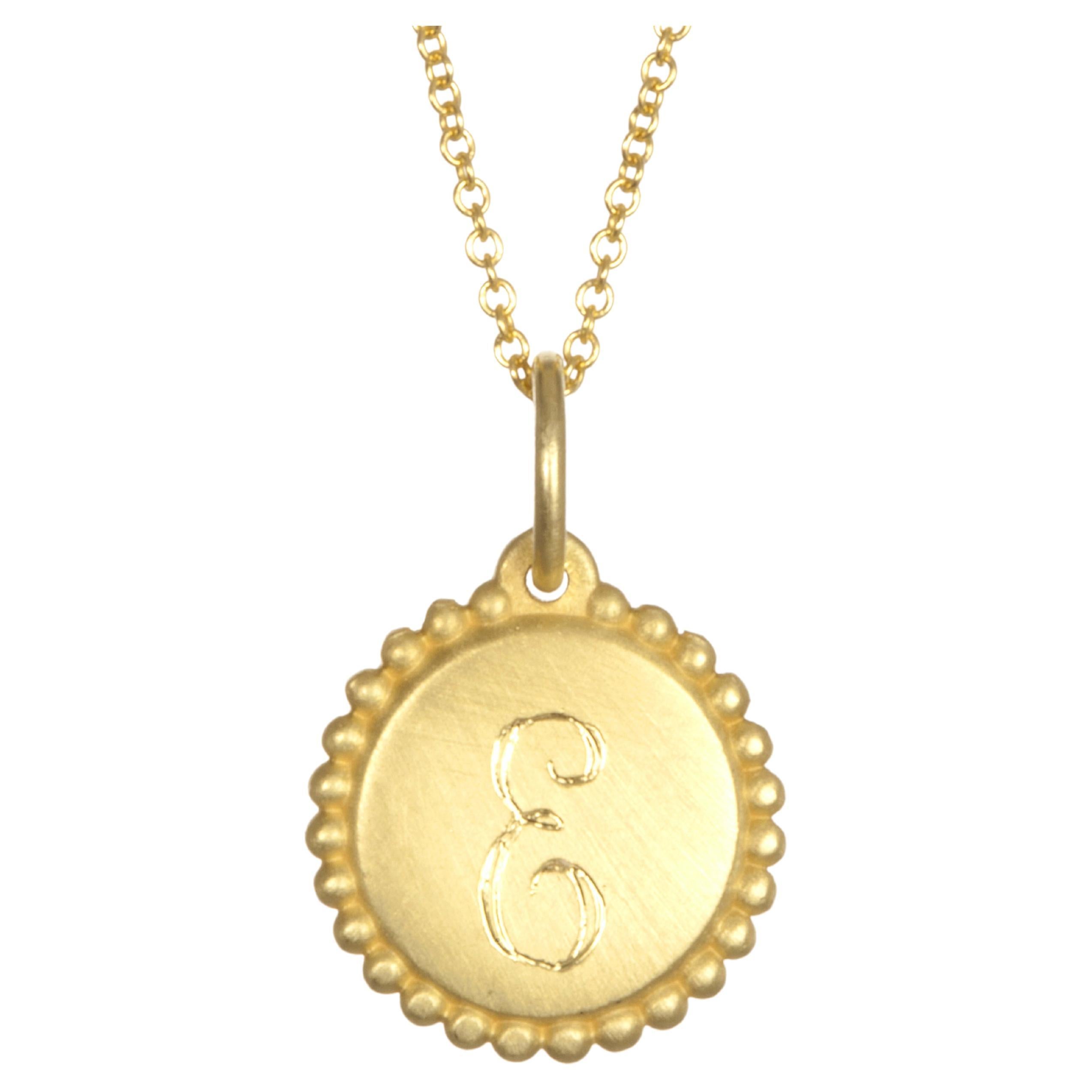 Charm alfabetico medio in oro 18 carati di Faye Kim con bordo in granulazione: il regalo perfetto per le occasioni speciali, come la festa della mamma, i compleanni, gli anniversari, ecc.

Diametro 1/2