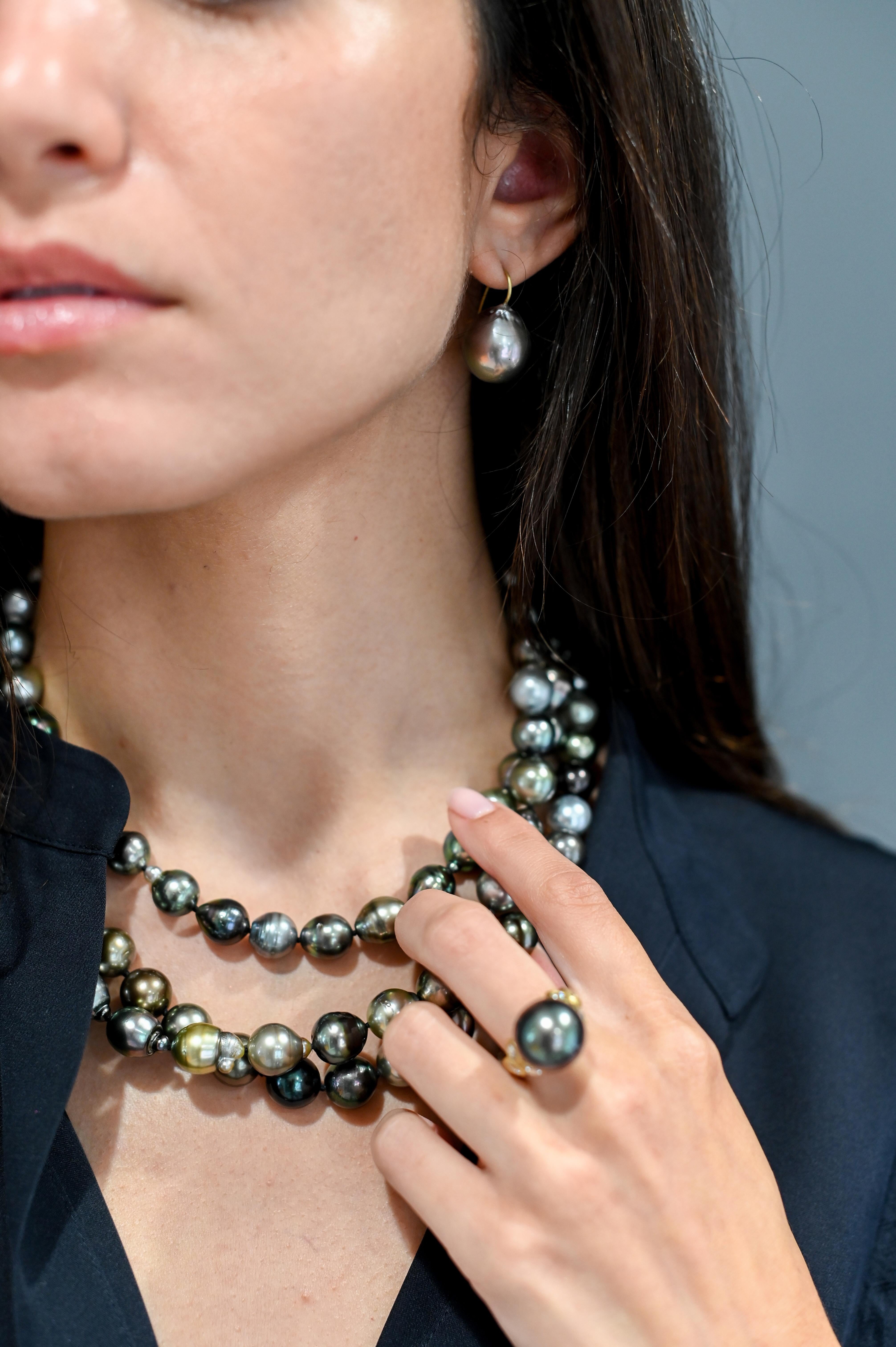  Collana di perle di coltura di Tahiti di colore grigio chiaro e nero. 

Leggermente graduato, misura 8-10 mm 
Lunghezza:  18