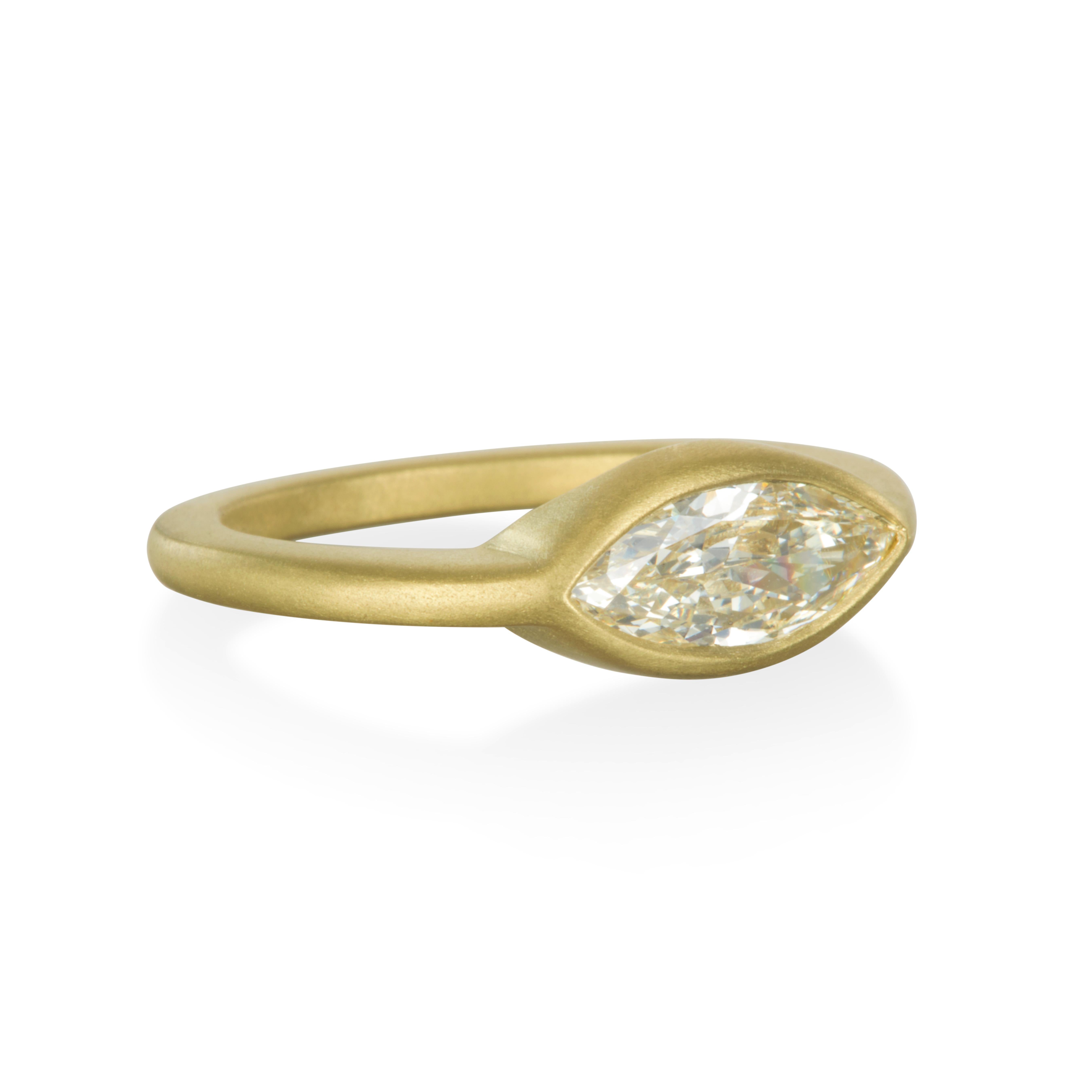 Women's Faye Kim 18 Karat Gold Marquise Cut Diamond Ring