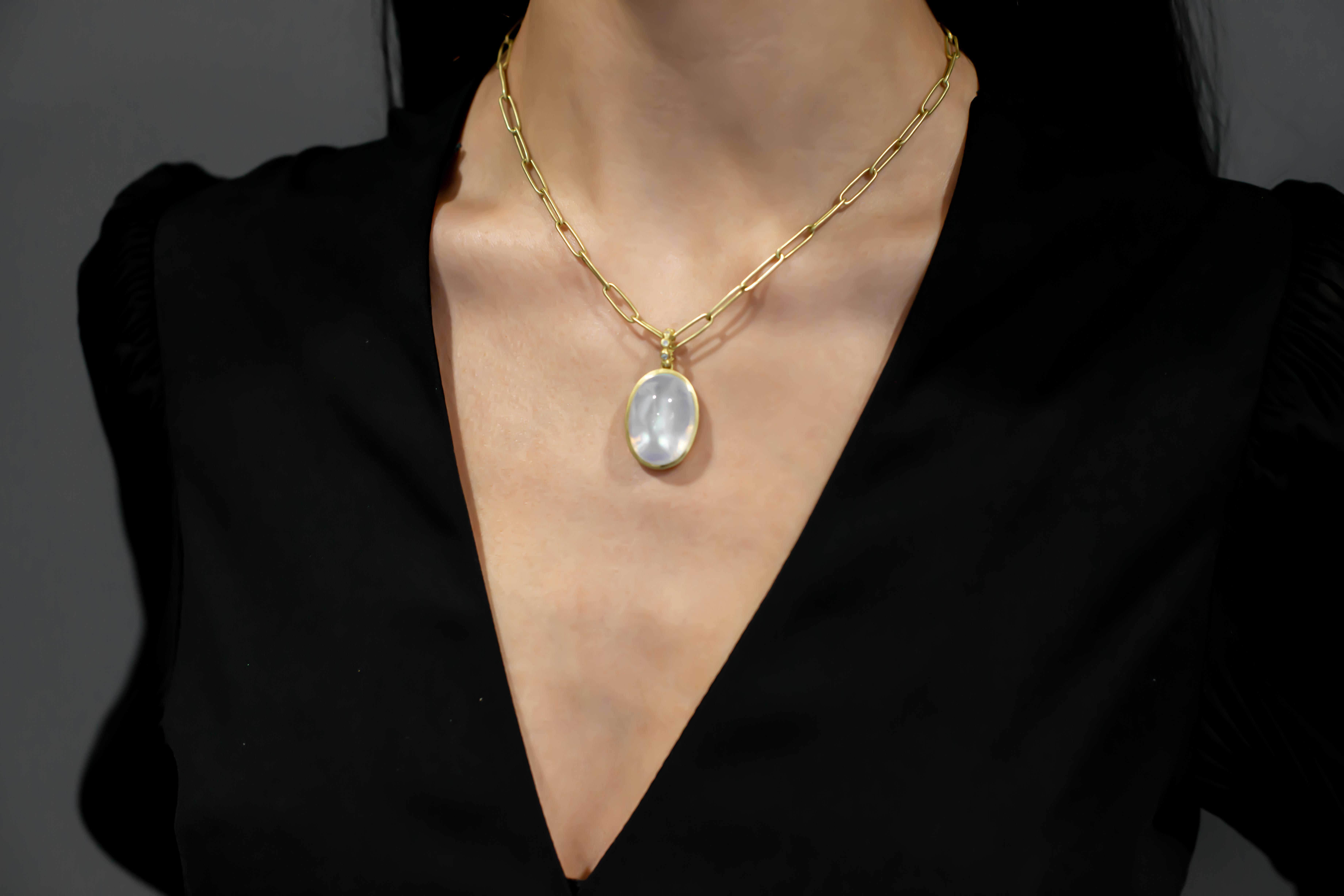 Faye Kim 18 Karat Gold Oval Rainbow Moonstone Pendant Necklace In New Condition In Westport, CT
