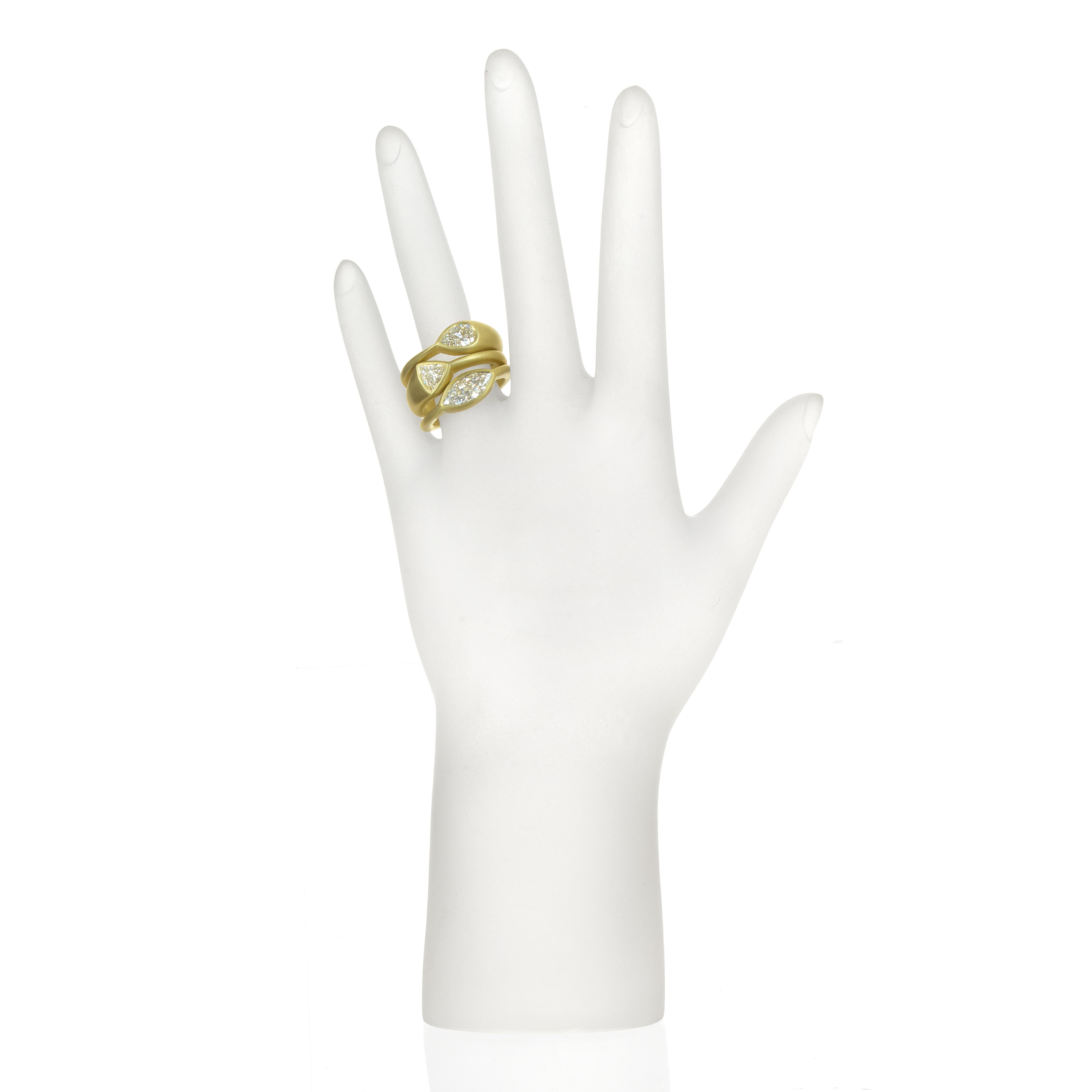 Women's or Men's Faye Kim 18 Karat Gold Pear-Shaped Diamond Ring