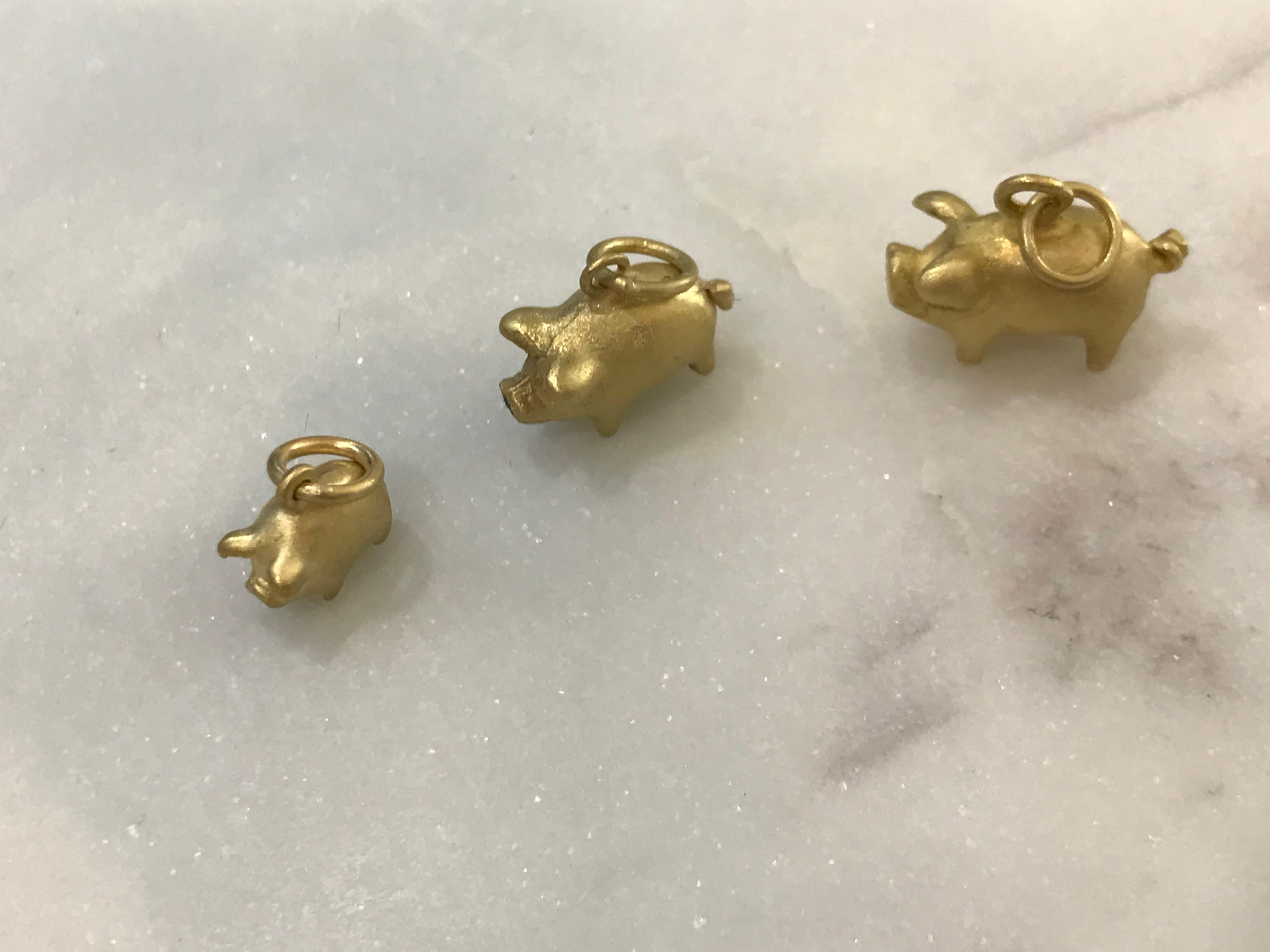 Charm a forma di maiale in oro 18k Faye Kim - Piccolo In condizioni Nuovo in vendita a Darien, CT
