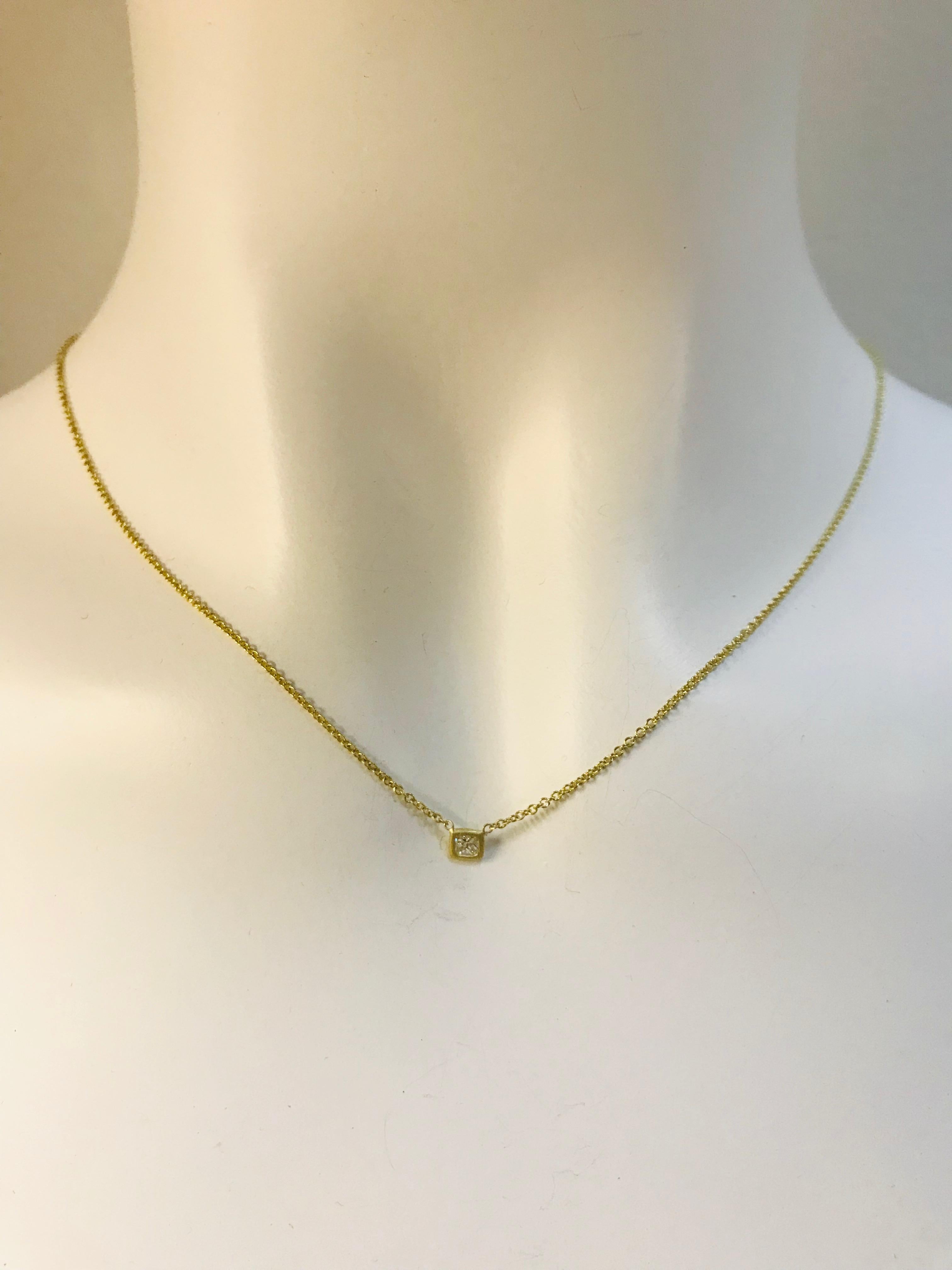 Solitär-Halskette von Faye Kim aus 18 Karat Gold mit Diamant im Prinzessinnenschliff (Carréschliff) im Angebot