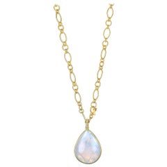 Collana con ciondolo di pietra lunare arcobaleno in oro 18 carati di Faye Kim