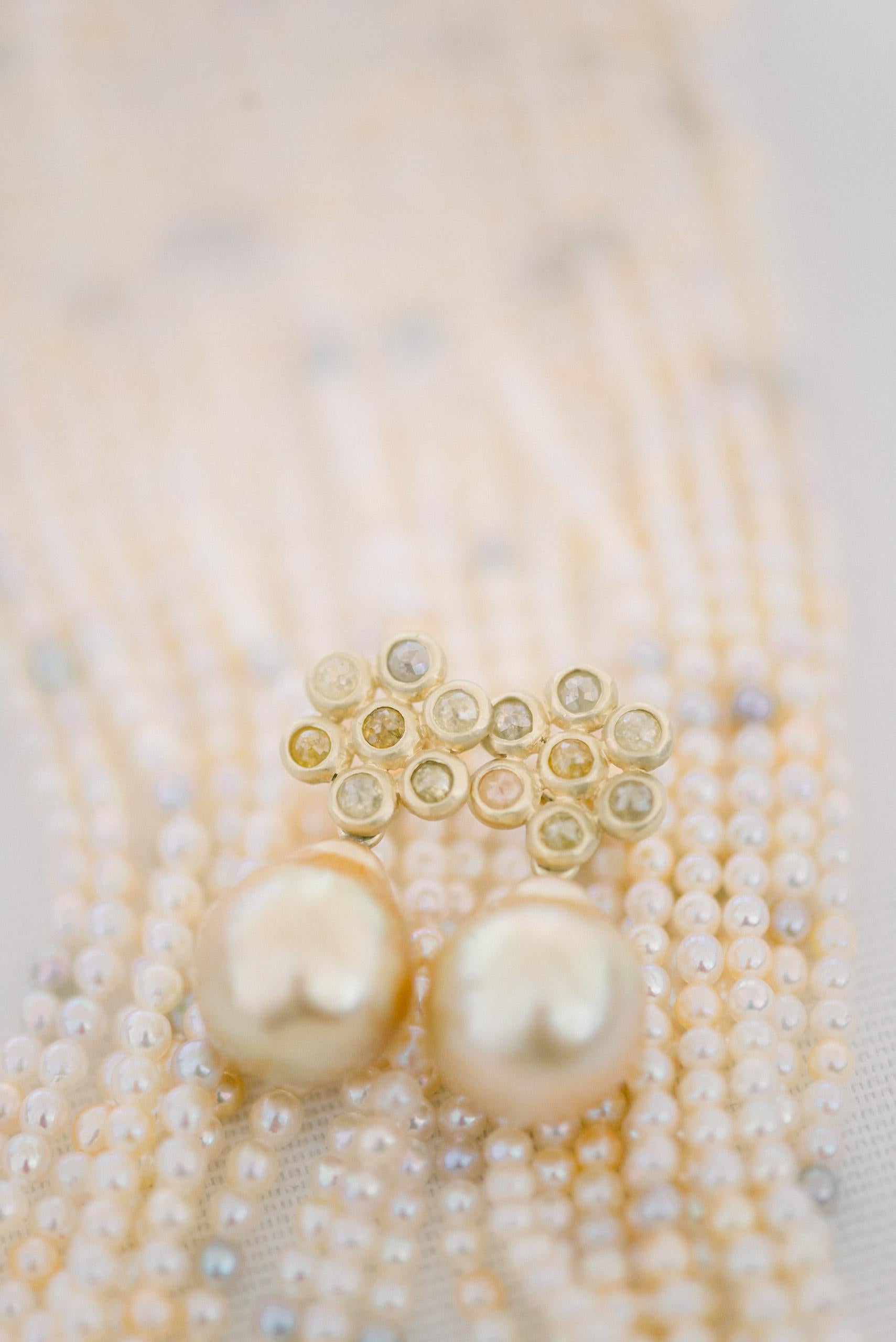 Faye Kim 18K Gold Raw Diamond Daisy Earrings with White South Sea Pearl Drops In New Condition For Sale In Westport, CT