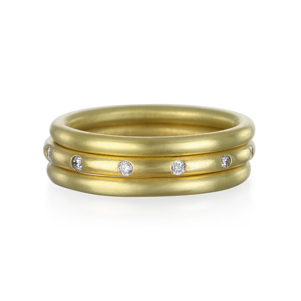 Contemporary Faye Kim 18 Karat Gold Round Band Ring - 2mm For Sale