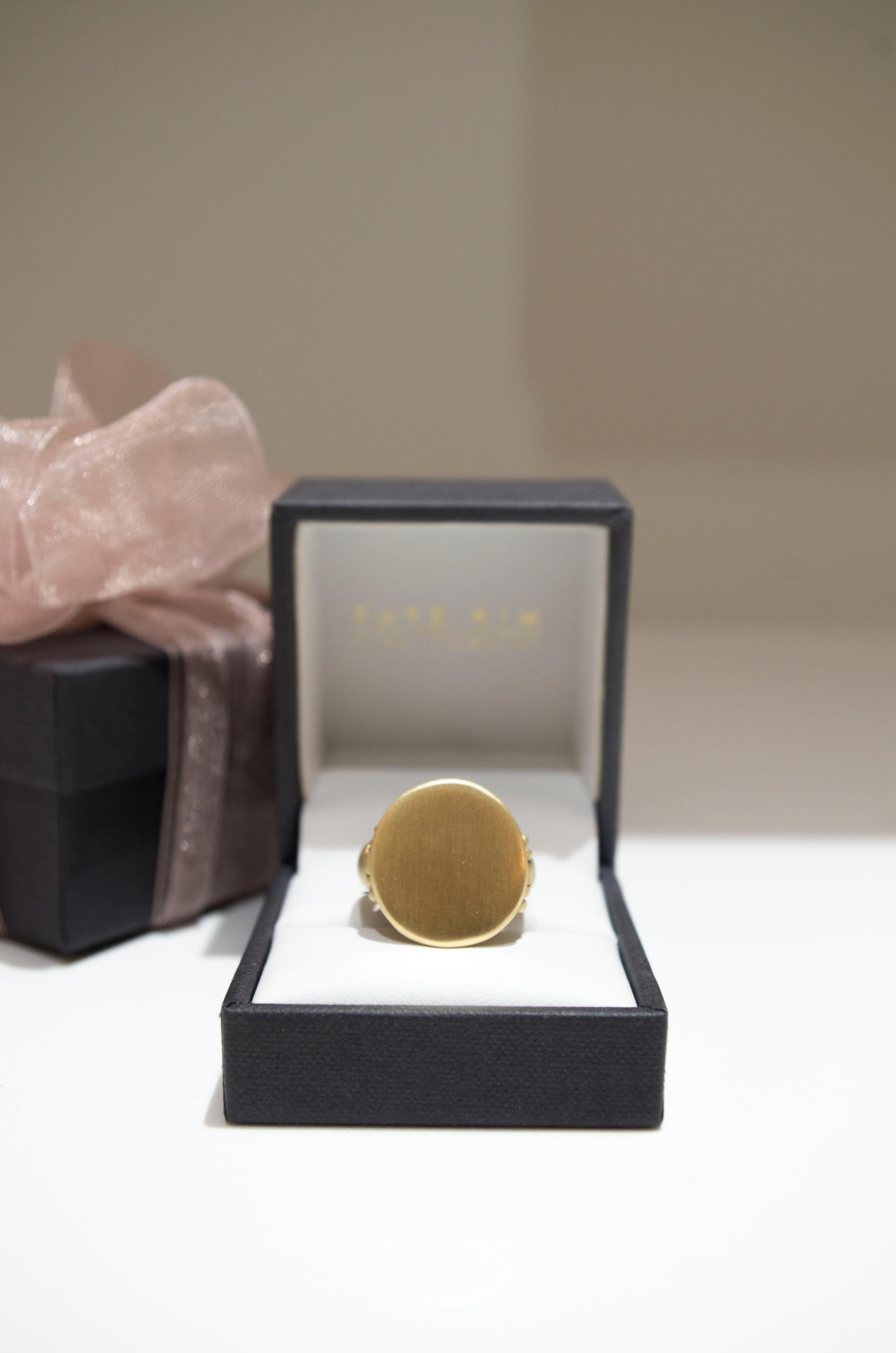 Faye Kim 18 Karat Gold Signet Ring In New Condition For Sale In Westport, CT