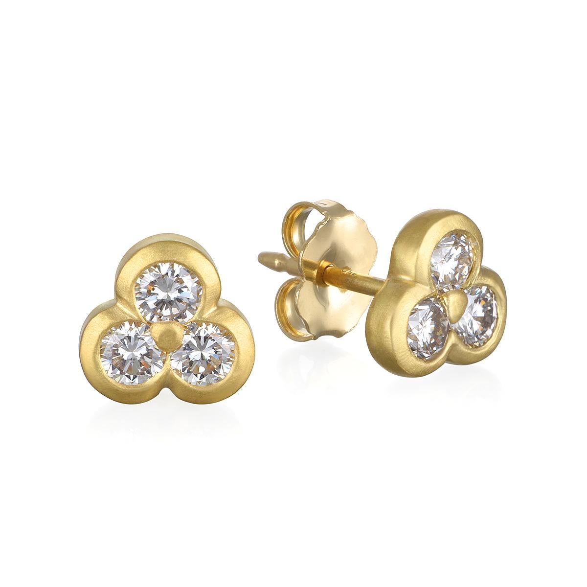 Triple Diamond earrings in 18k gold with a matte finish by Faye Kim. Classic and timeless!

Diamonds = .75 cts twt
Diameter .3