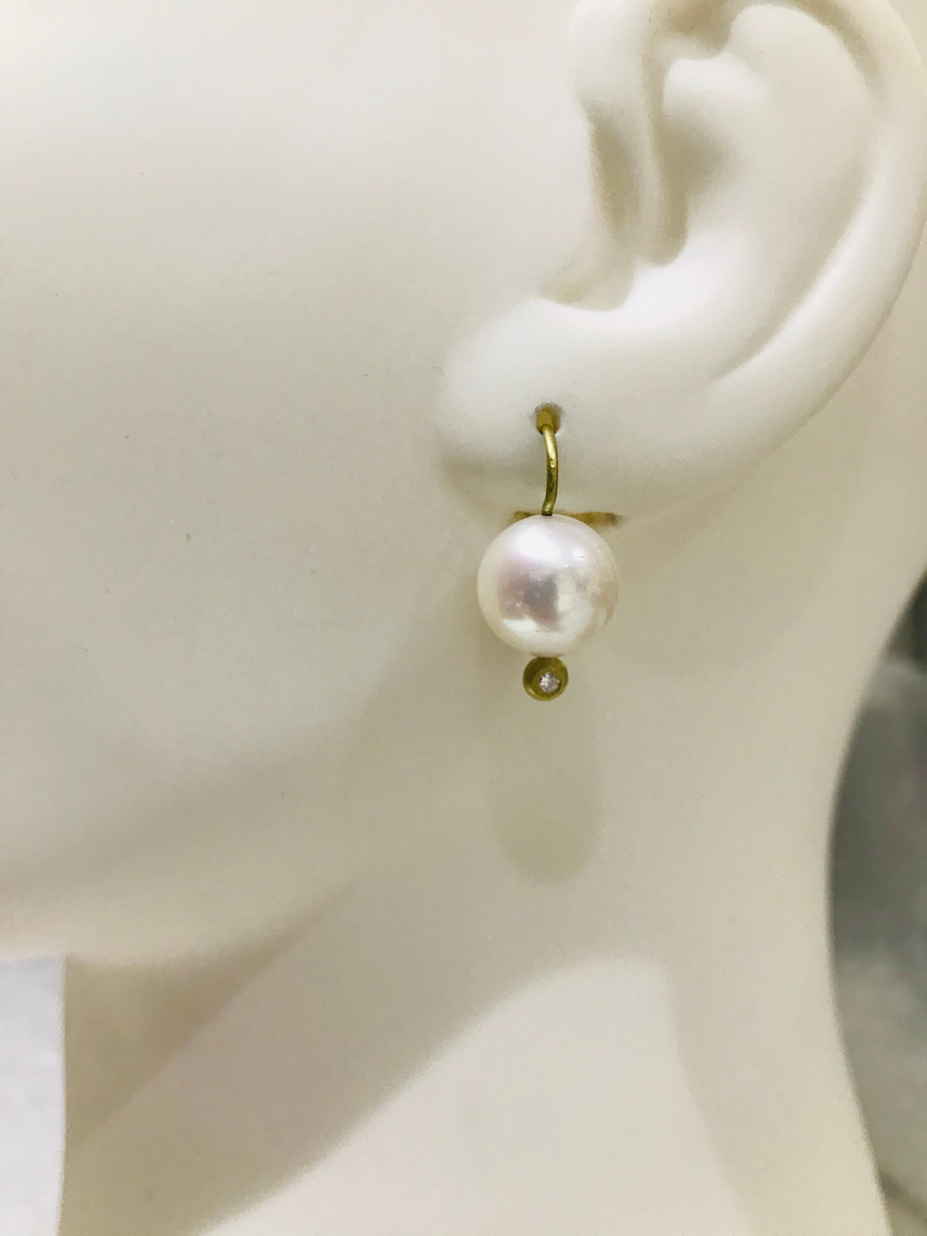 Round Cut Faye Kim 18 Karat Gold White Pearl Earrings with Diamond Tip