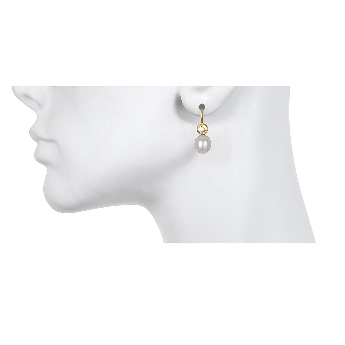 Set in 18k green gold, White Sapphire is paired with white freshwater pearls to create a pair of modern-day classic drop earrings.  Matte-finished.
Casual or corporate, the clean design is flattering and simply beautiful!  French ear wires.  

Model
