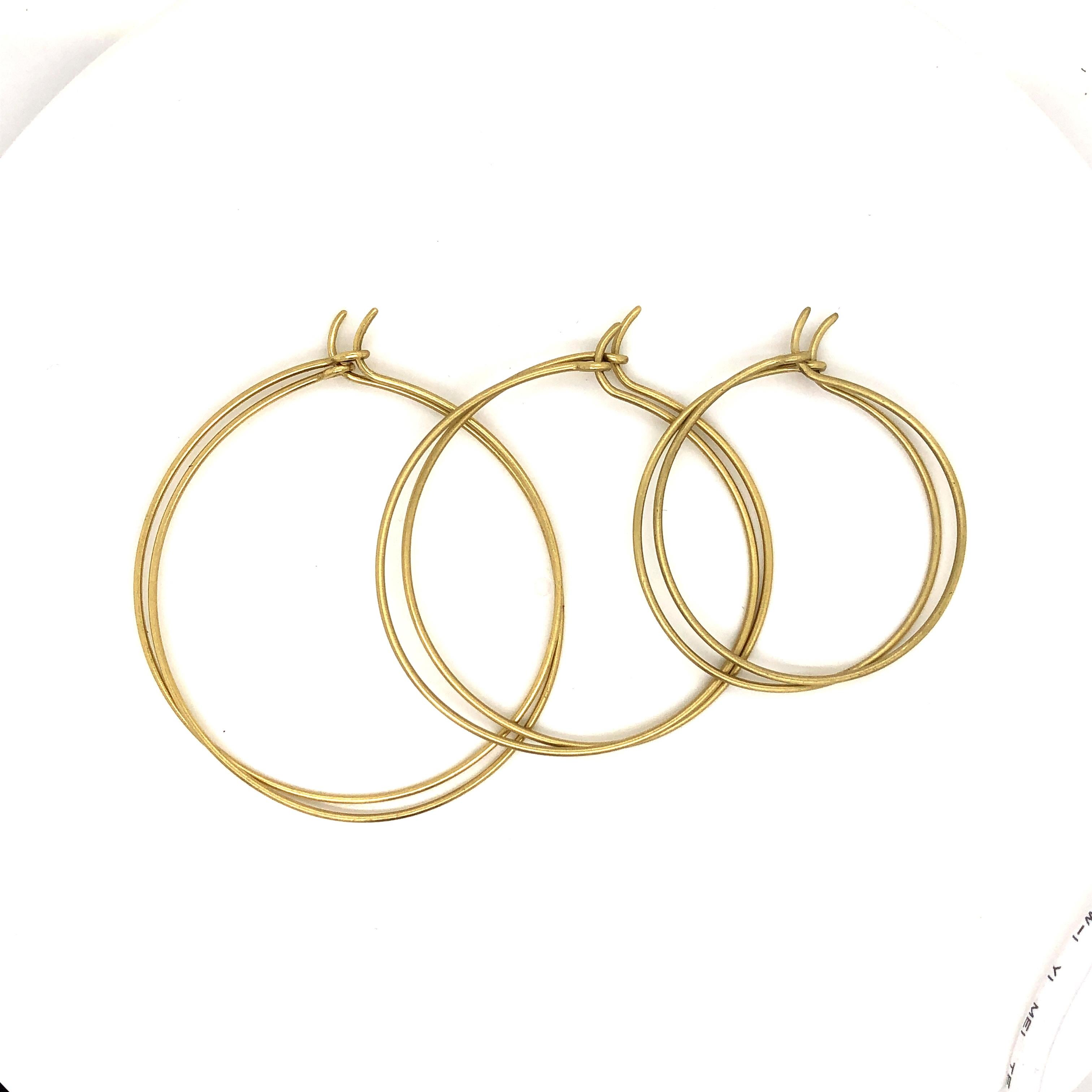 Contemporary Faye Kim 18 Karat Gold Wire Hoops with Trillion Diamond Drops For Sale
