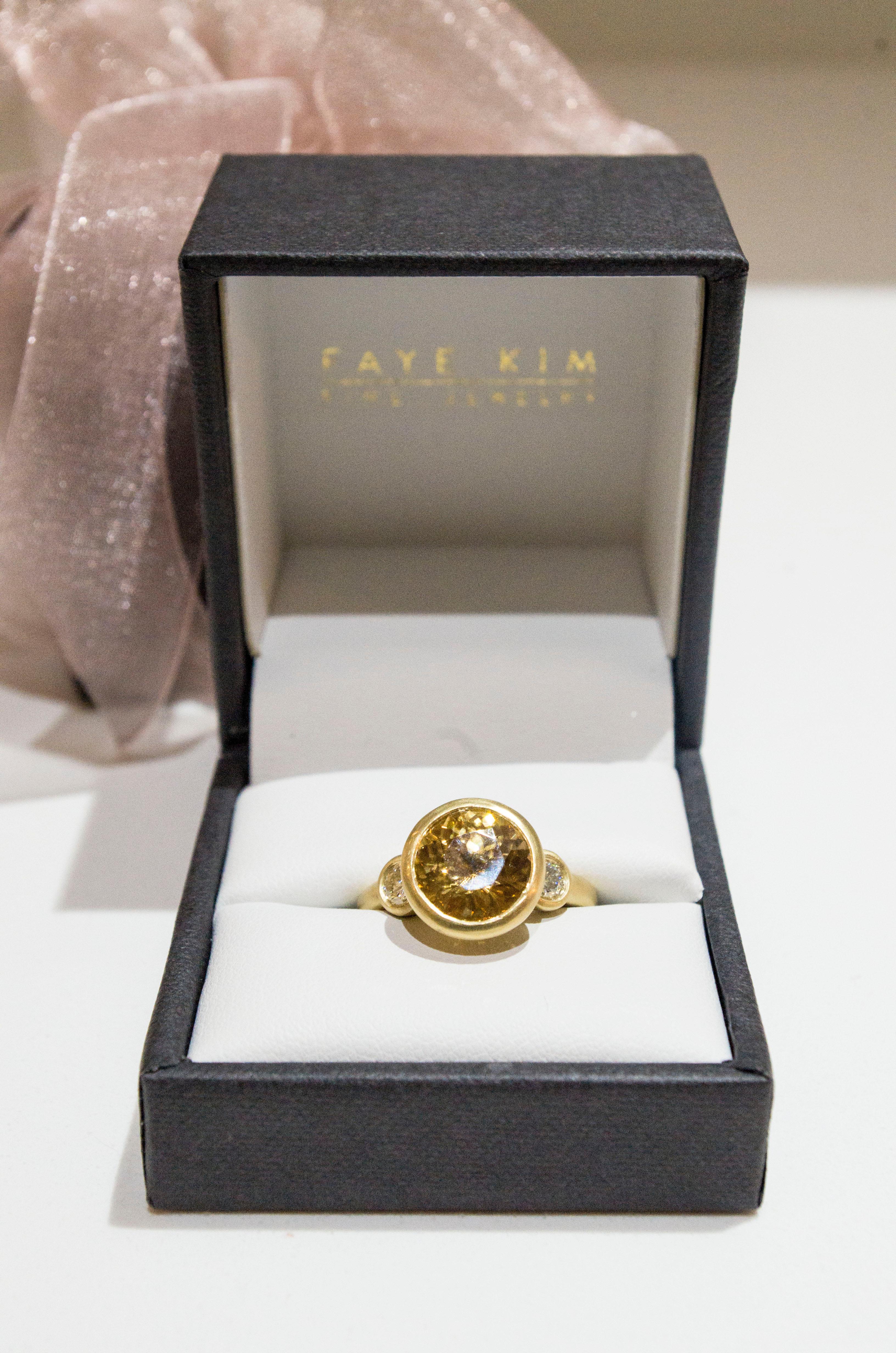 Faye Kim 18 Karat Gold Zircon and Diamond Three-Stone Ring In New Condition In Westport, CT