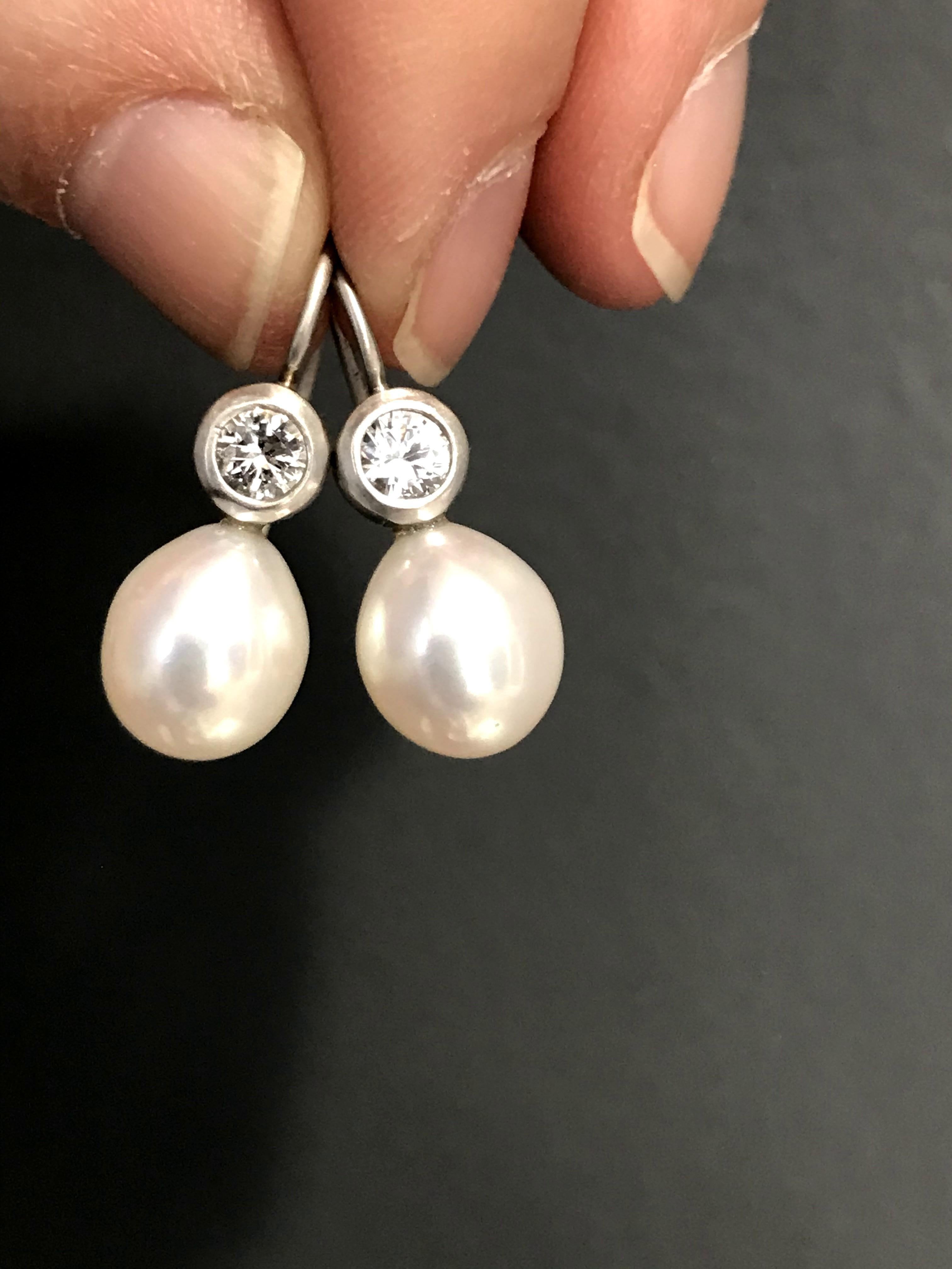 Contemporary Faye Kim 18k White Gold White Sapphire Pearl Earrings For Sale