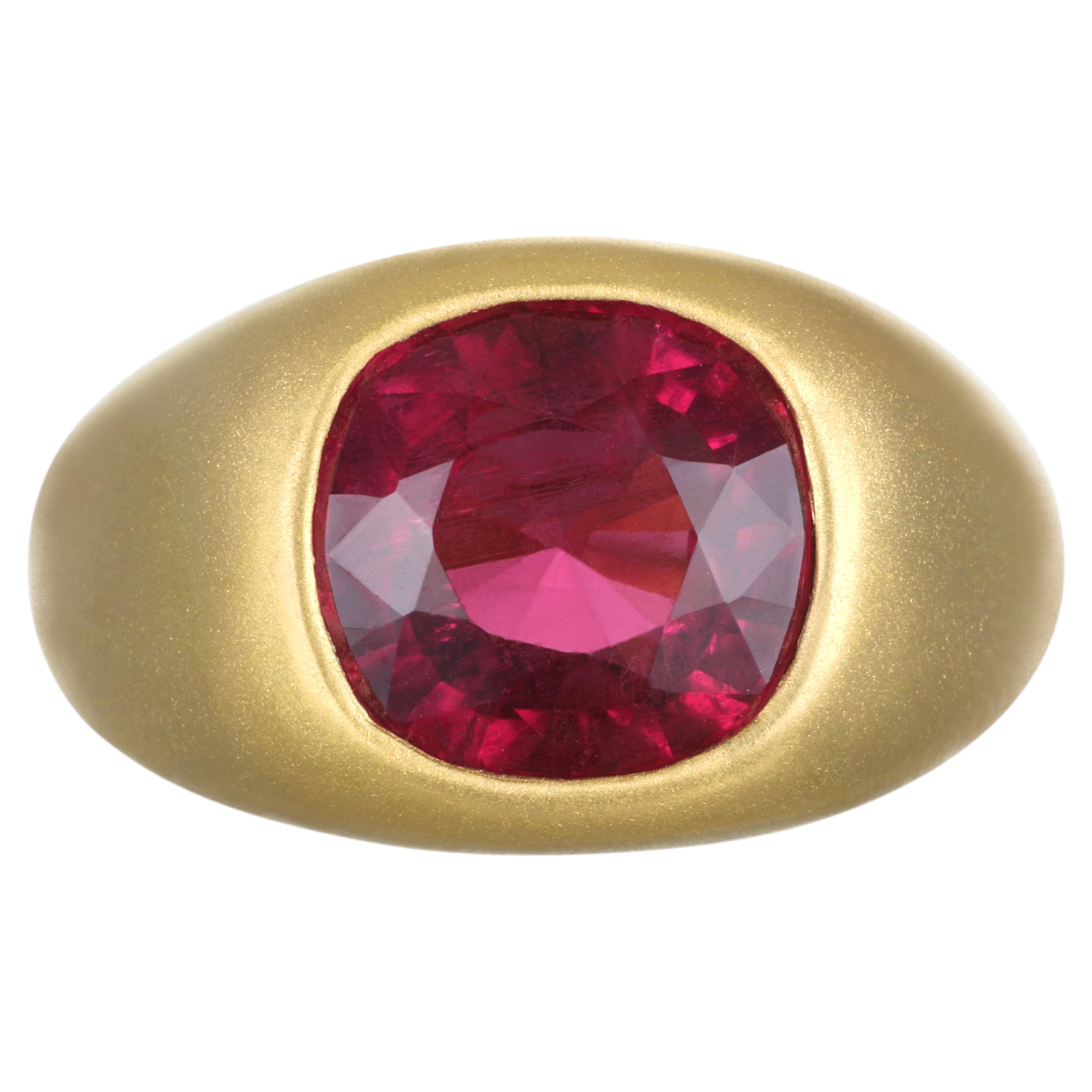 A Kim Bague en or 22 carats 6,55 carats de rubellite, taille 6,5