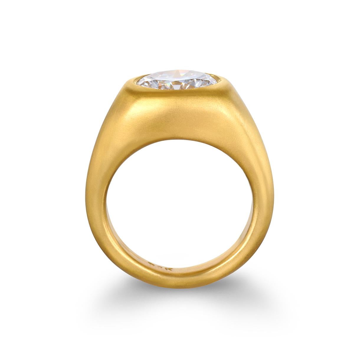 Faye Kim's 22 Karat Gold Diamond Dome Ring, with its mesmerizing 3.88 carat stone and seamless dome setting, is beautifully matte finished and offers spectacular, one-of-a-kind sparkle.

Diamond 3.88 Carats

H Color/VS1 Clarity

GIA
