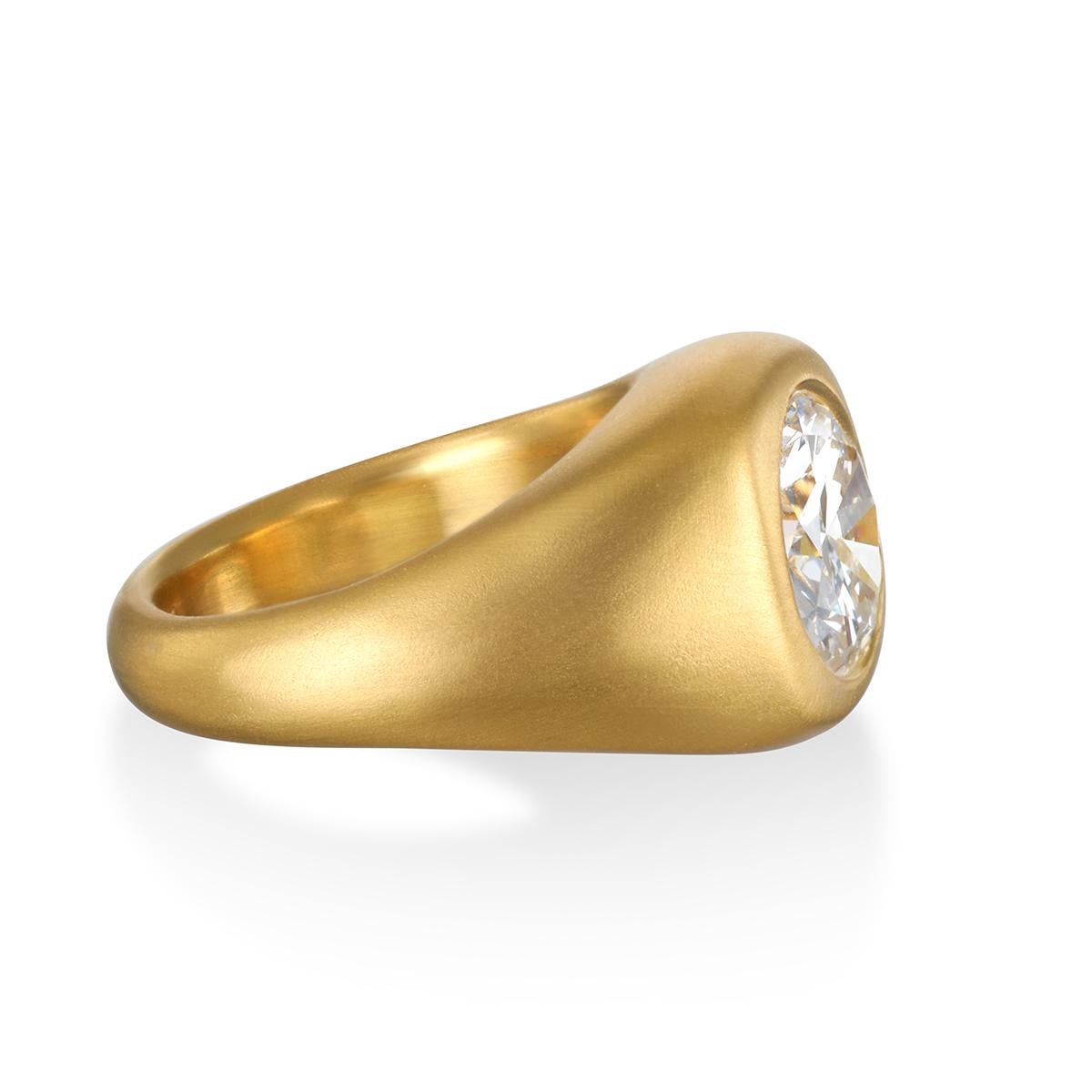 Contemporary Faye Kim 22 Karat Gold Diamond Dome Ring For Sale
