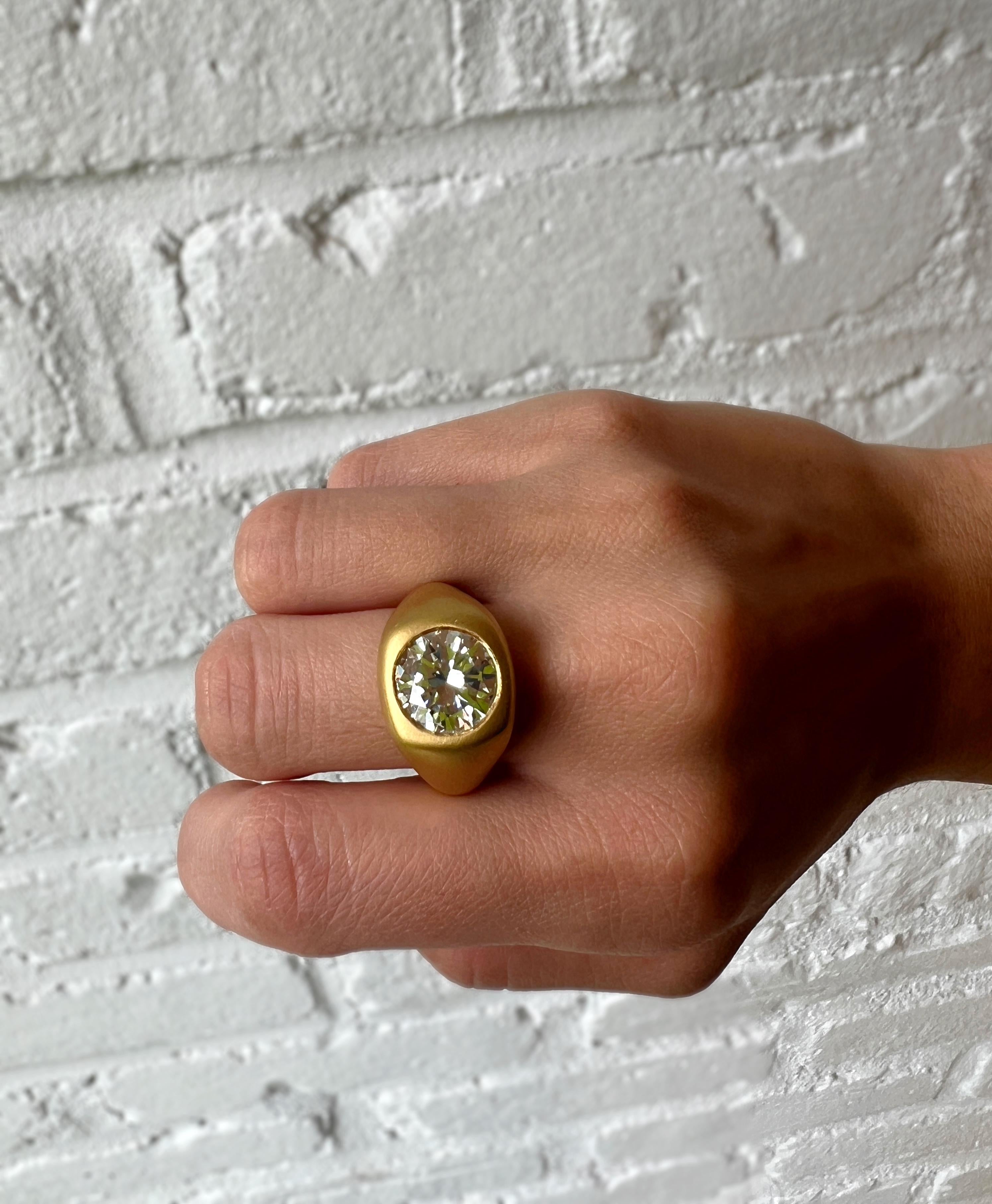 Women's or Men's Faye Kim 22 Karat Gold Diamond Dome Ring For Sale