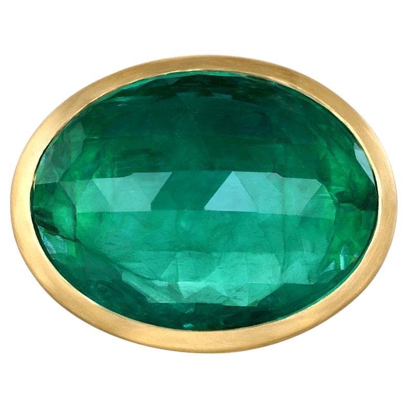 Faye Kim 22 Karat Gold Oval Rose Cut Colombian Emerald Ring im Angebot
