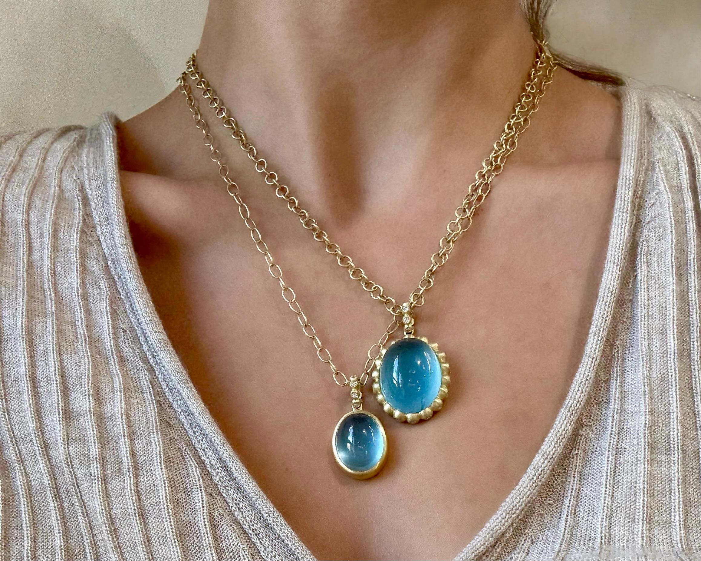 Cabochon Ciondolo a granulazione di diamanti in oro 18 carati con acquamarina di Faye Kim in vendita