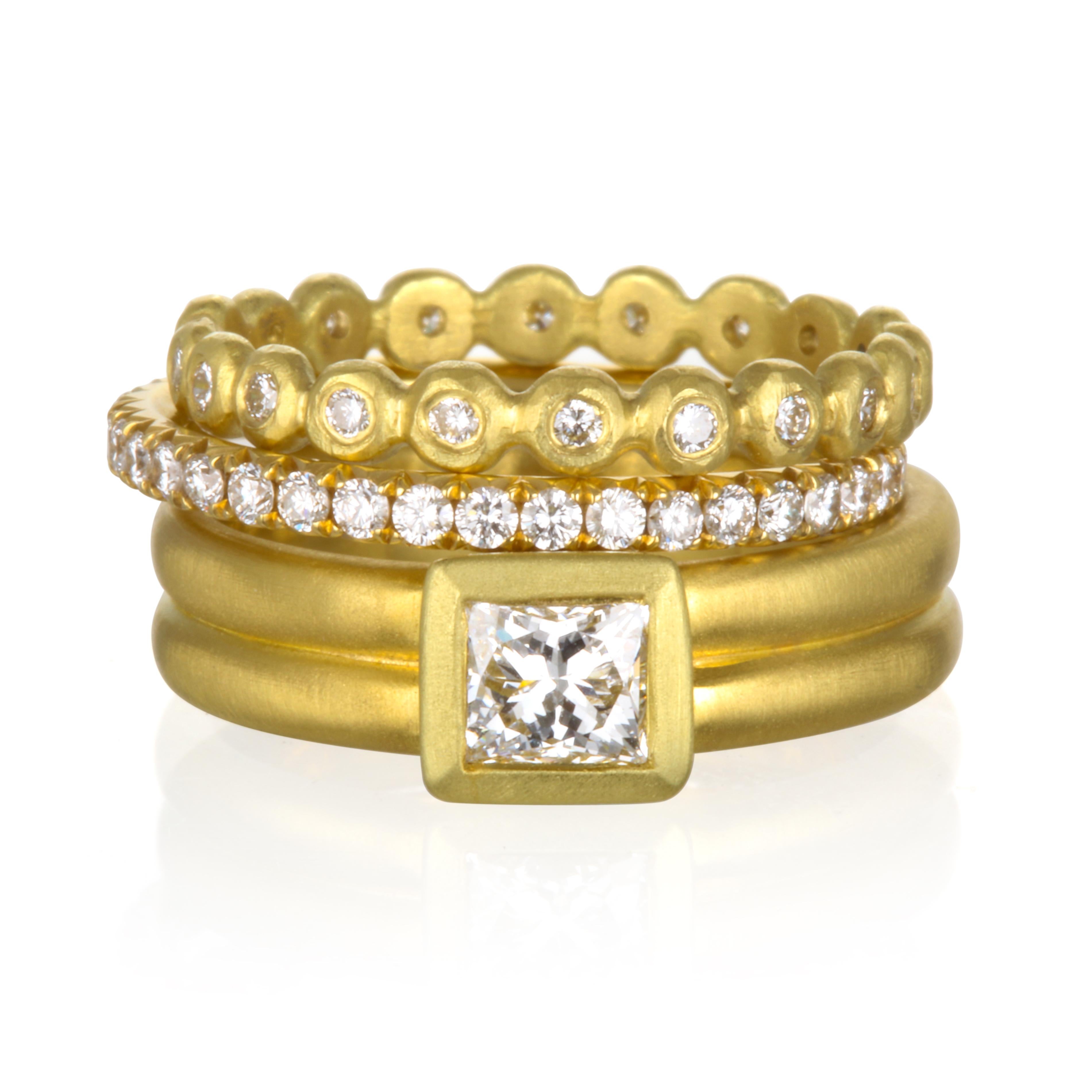 Faye Kim 18 Karat Gold Diamond Small Granulation Bead Ring In New Condition For Sale In Westport, CT