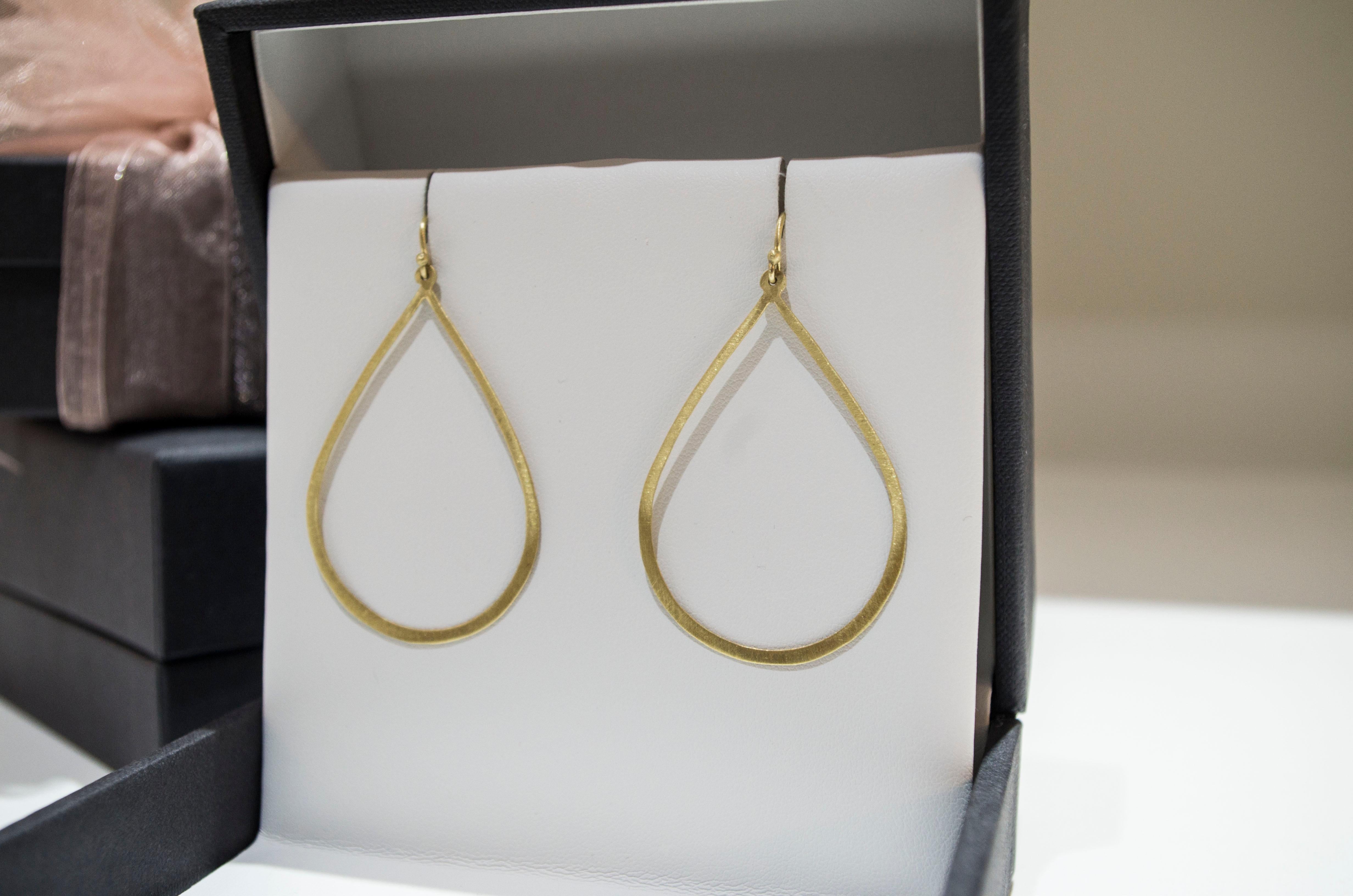 Contemporary Faye Kim Handmade 18 Karat Gold Planished Teardrop Earrings