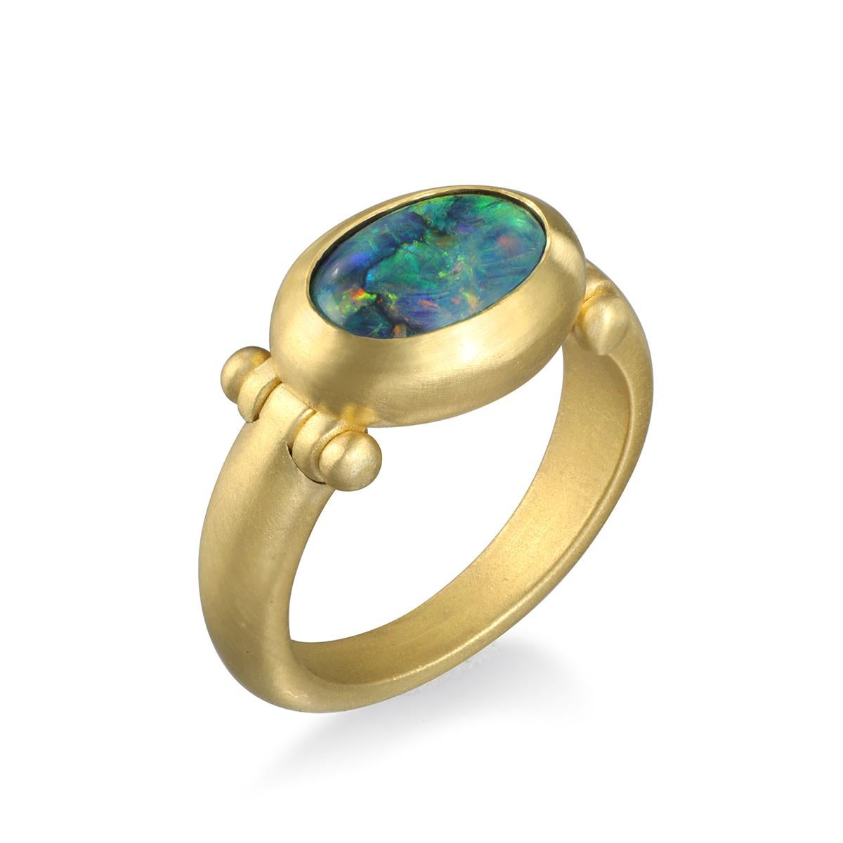Contemporain Faye Kim Lightning Ridge Australian Black Opal Hinged Ring in 18 Karat Gold en vente