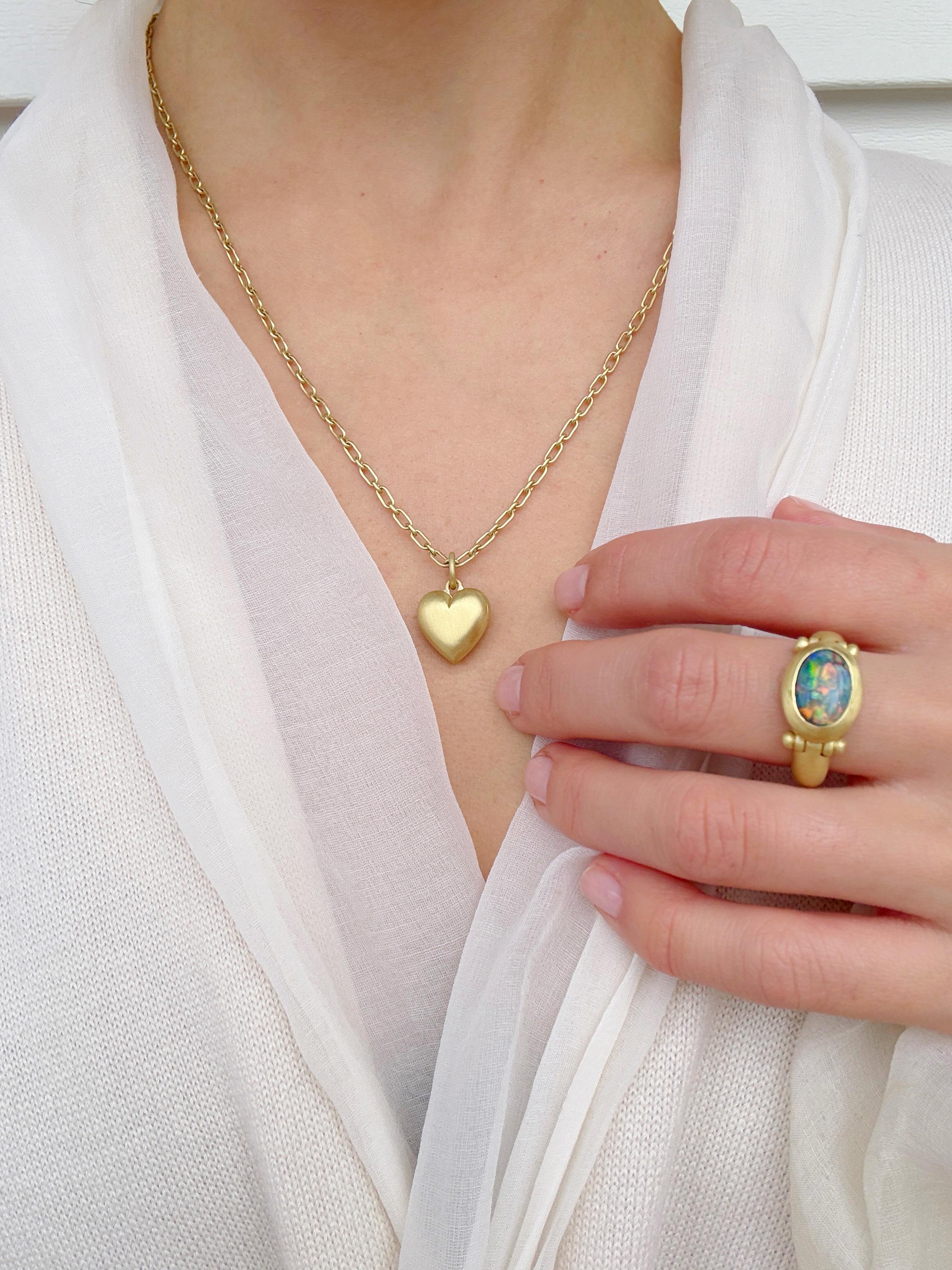 Taille cabochon Faye Kim Lightning Ridge Australian Black Opal Hinged Ring in 18 Karat Gold en vente