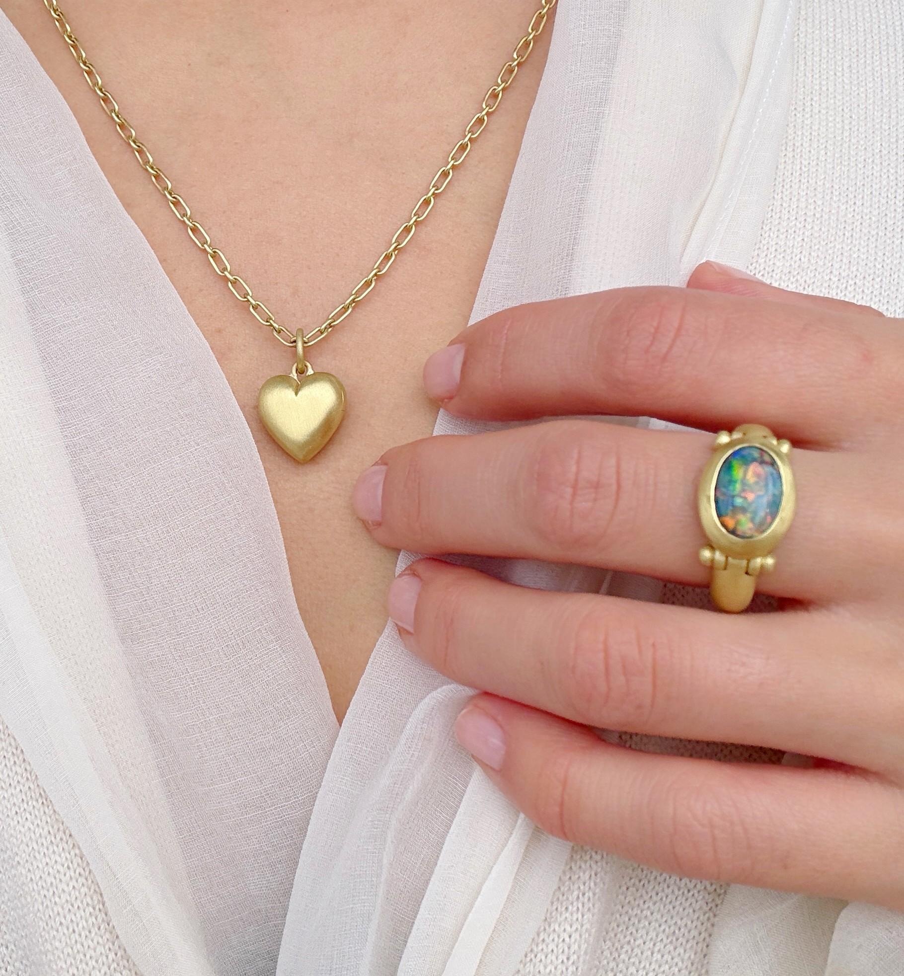 Faye Kim Lightning Ridge Australian Black Opal Hinged Ring in 18 Karat Gold In New Condition For Sale In Darien, CT