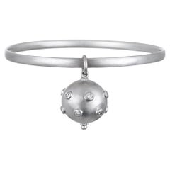Faye Kim Bracelet jonc ovale en platine mat et fil métallique